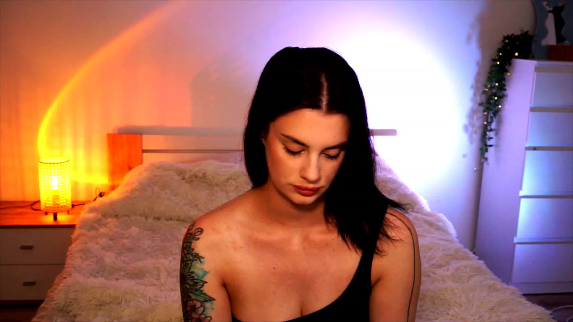 Gallery image thumbnail from lucynutty's myfreecams stream on, 08/16/2023, 16:38 image 19 of 20