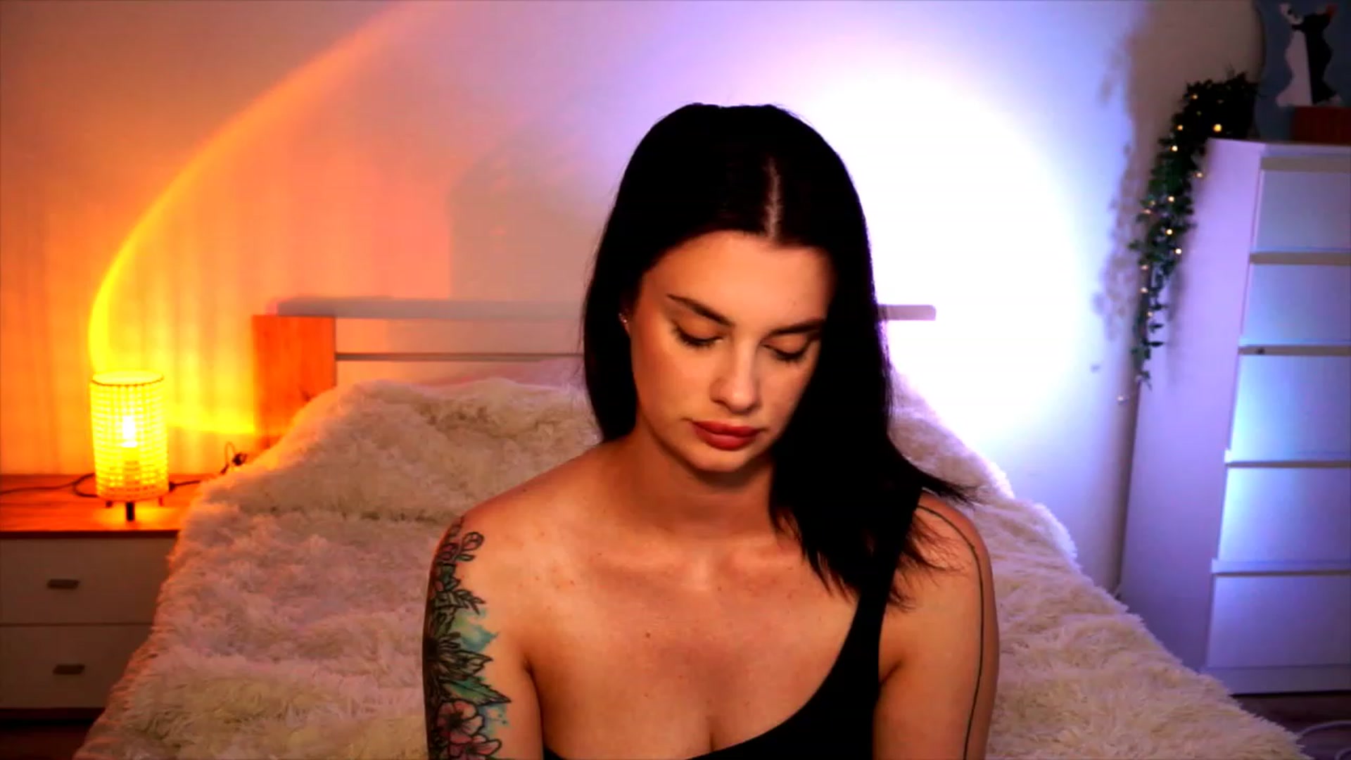 Gallery image thumbnail from lucynutty's myfreecams stream on, 08/16/2023, 16:38 image 18 of 20
