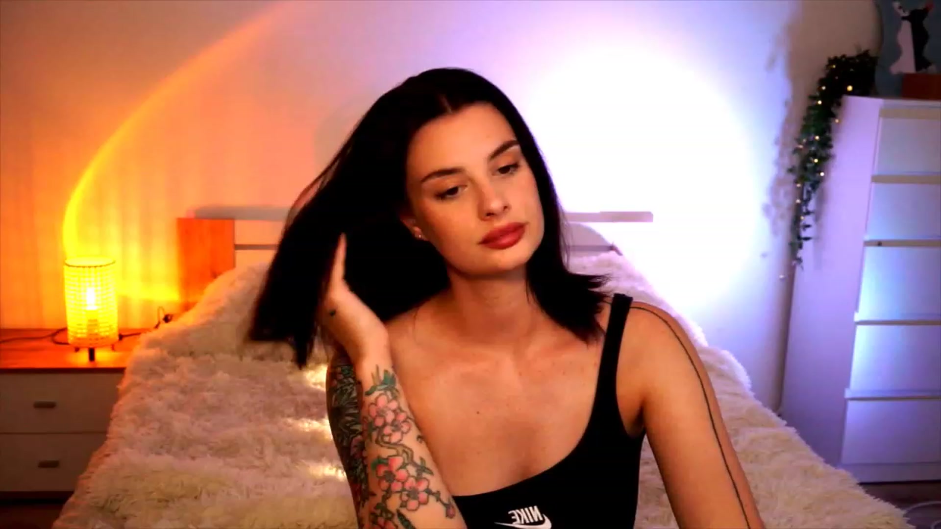 Gallery image thumbnail from lucynutty's myfreecams stream on, 08/16/2023, 16:38 image 6 of 20