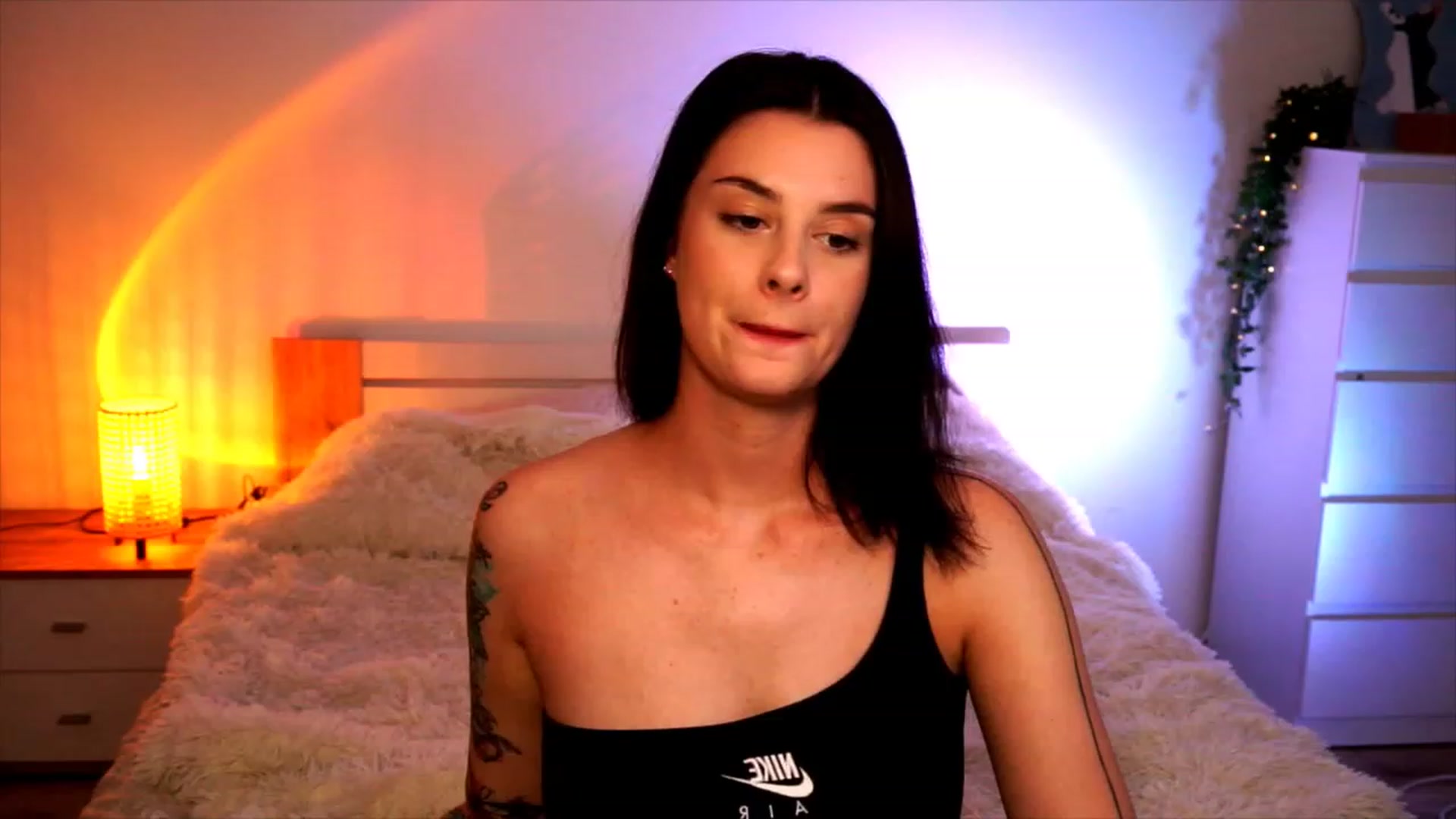 Gallery image thumbnail from lucynutty's myfreecams stream on, 08/16/2023, 17:27 image 6 of 20