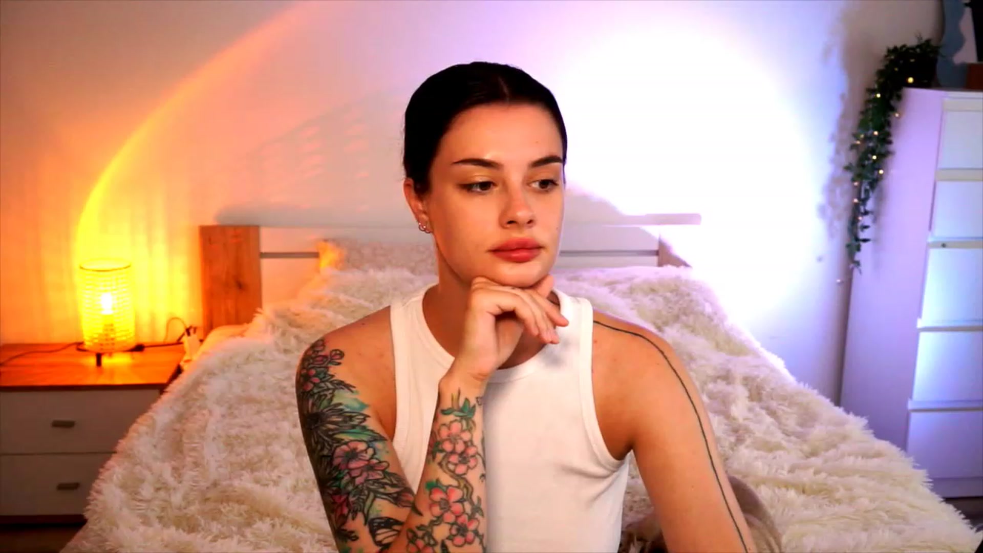 Gallery image thumbnail from lucynutty's myfreecams stream on, 08/17/2023, 08:19 image 6 of 20