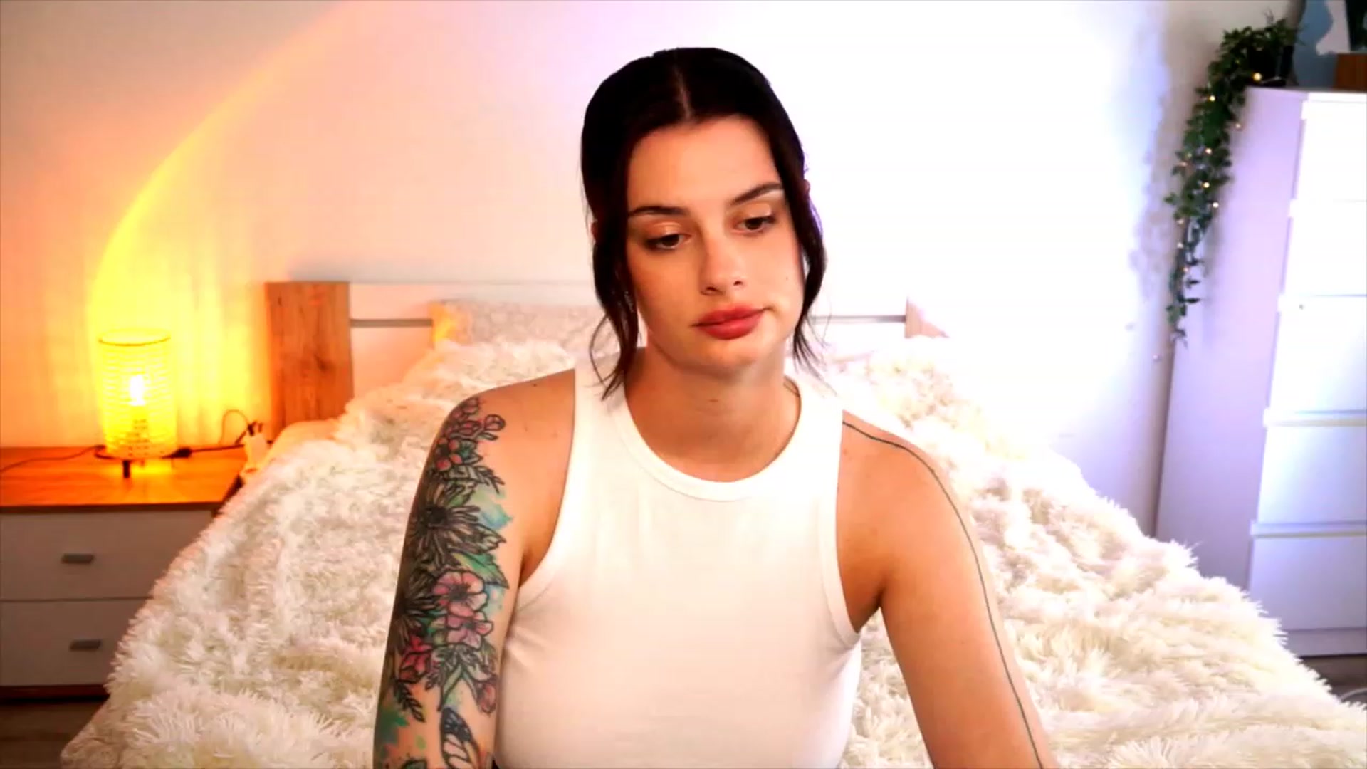 Gallery image thumbnail from lucynutty's myfreecams stream on, 08/17/2023, 13:21 image 4 of 20