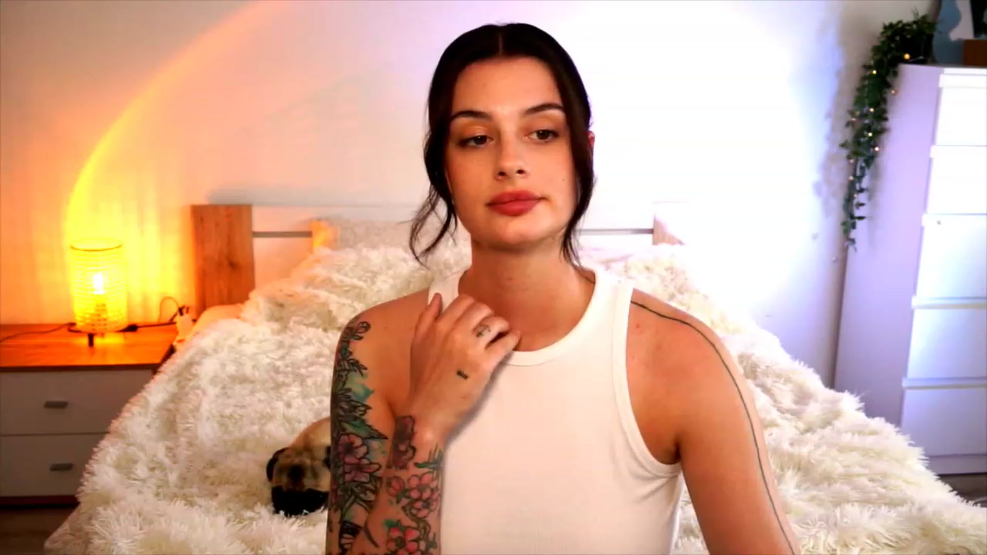 Gallery image thumbnail from lucynutty's myfreecams stream on, 08/17/2023, 13:21 image 10 of 20