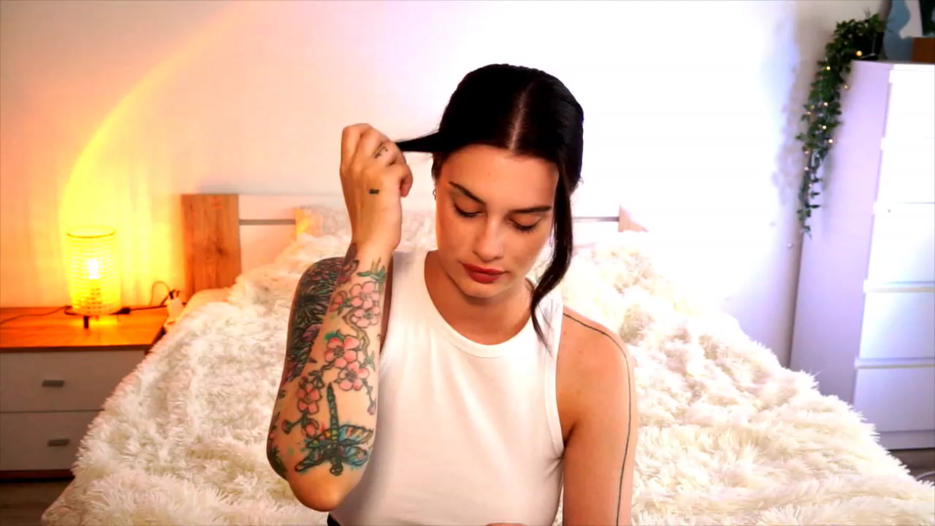 Gallery image thumbnail from lucynutty's myfreecams stream on, 08/17/2023, 13:21 image 3 of 20