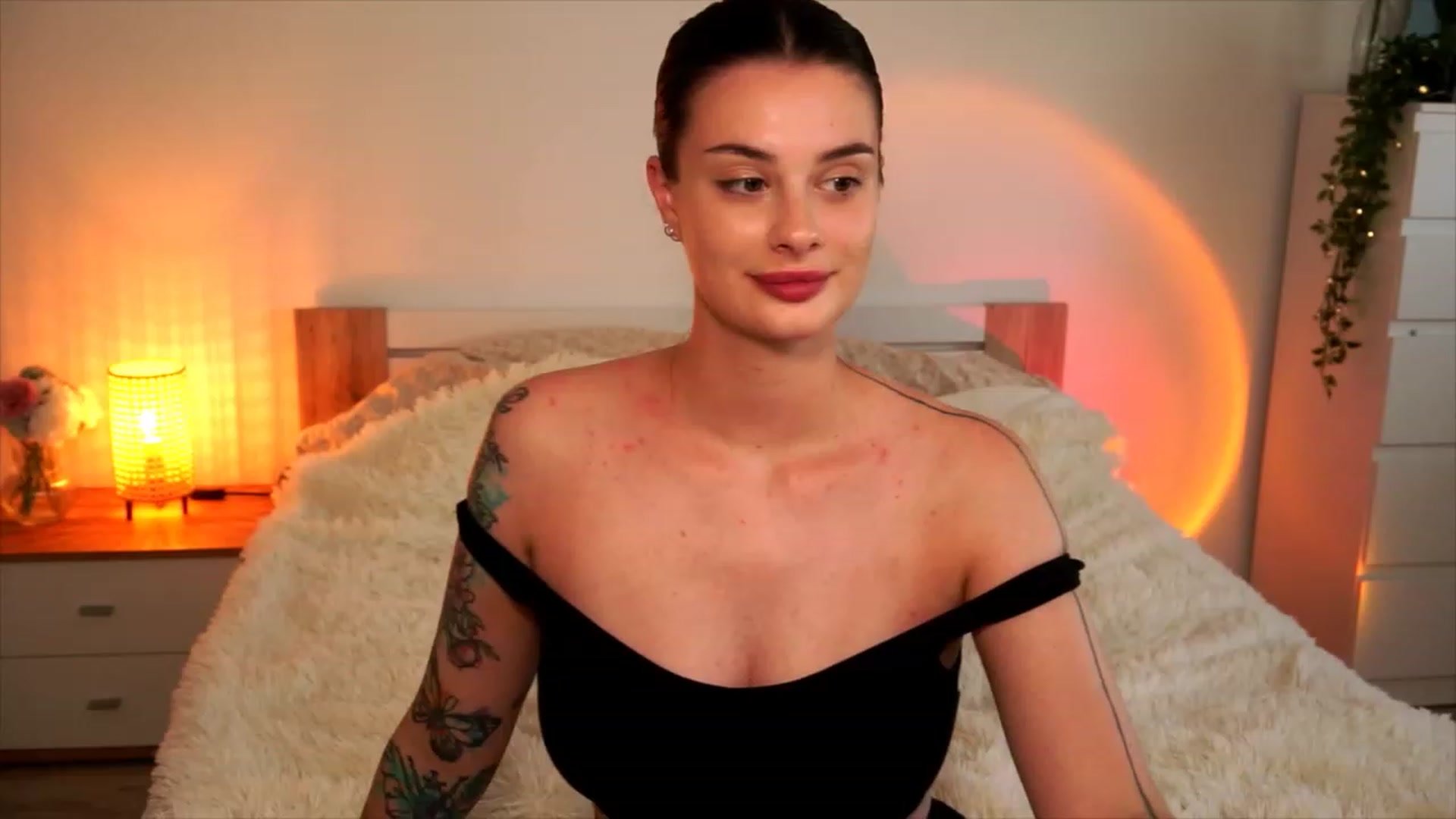 Gallery image thumbnail from lucynutty's myfreecams stream on, 08/20/2023, 10:58 image 6 of 20