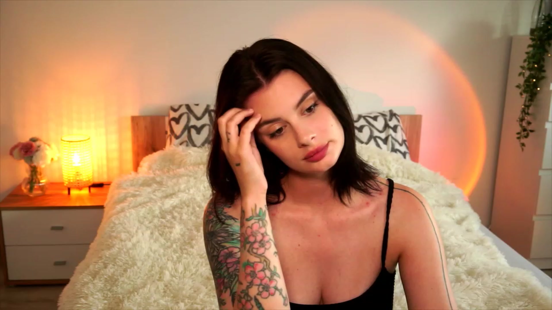 Gallery image thumbnail from lucynutty's myfreecams stream on, 08/20/2023, 17:23 image 13 of 20