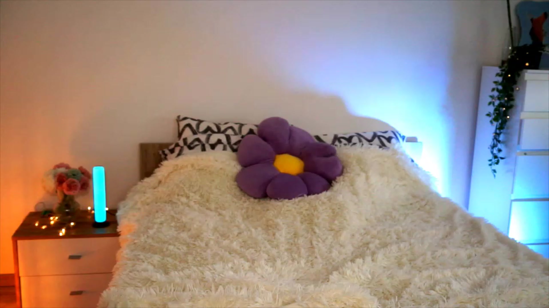 Gallery image thumbnail from lucynutty's myfreecams stream on, 08/26/2023, 13:31 image 14 of 20