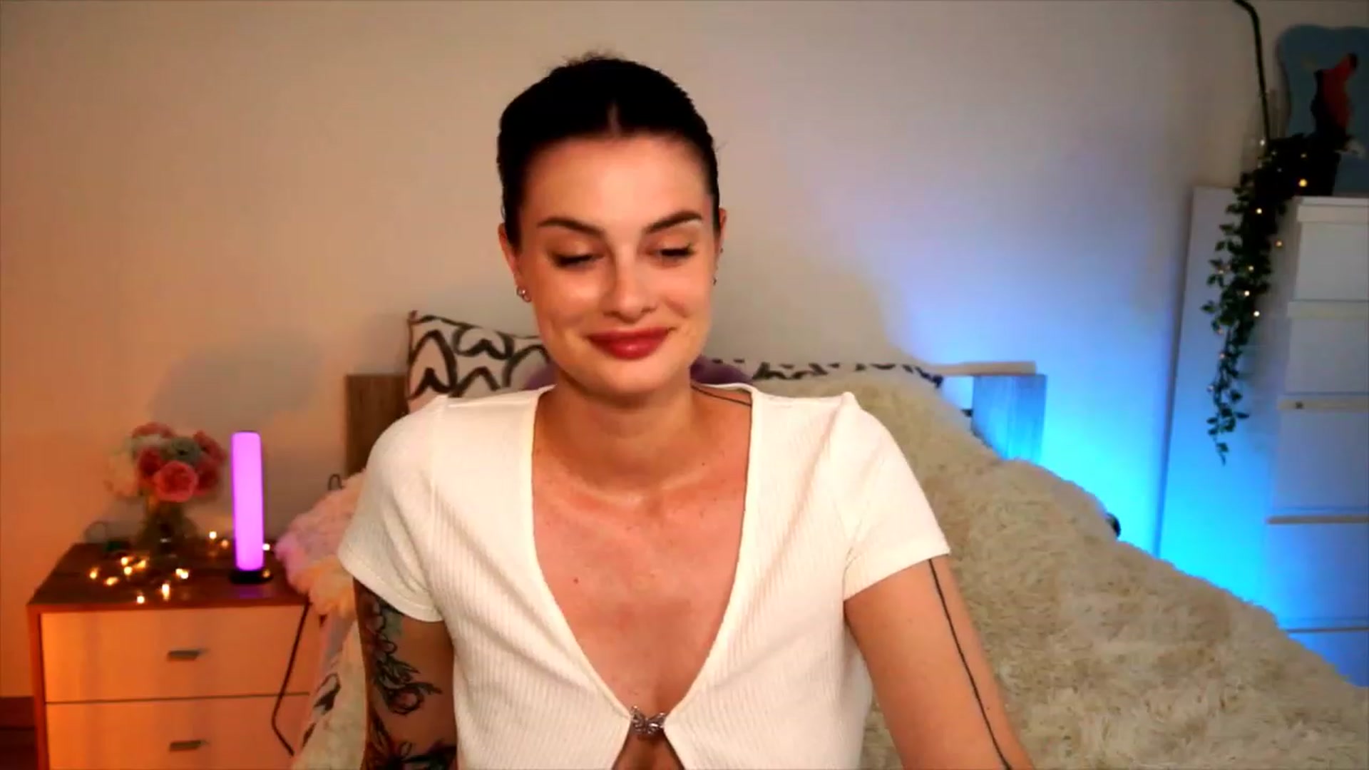Gallery image thumbnail from lucynutty's myfreecams stream on, 08/27/2023, 10:09 image 6 of 20