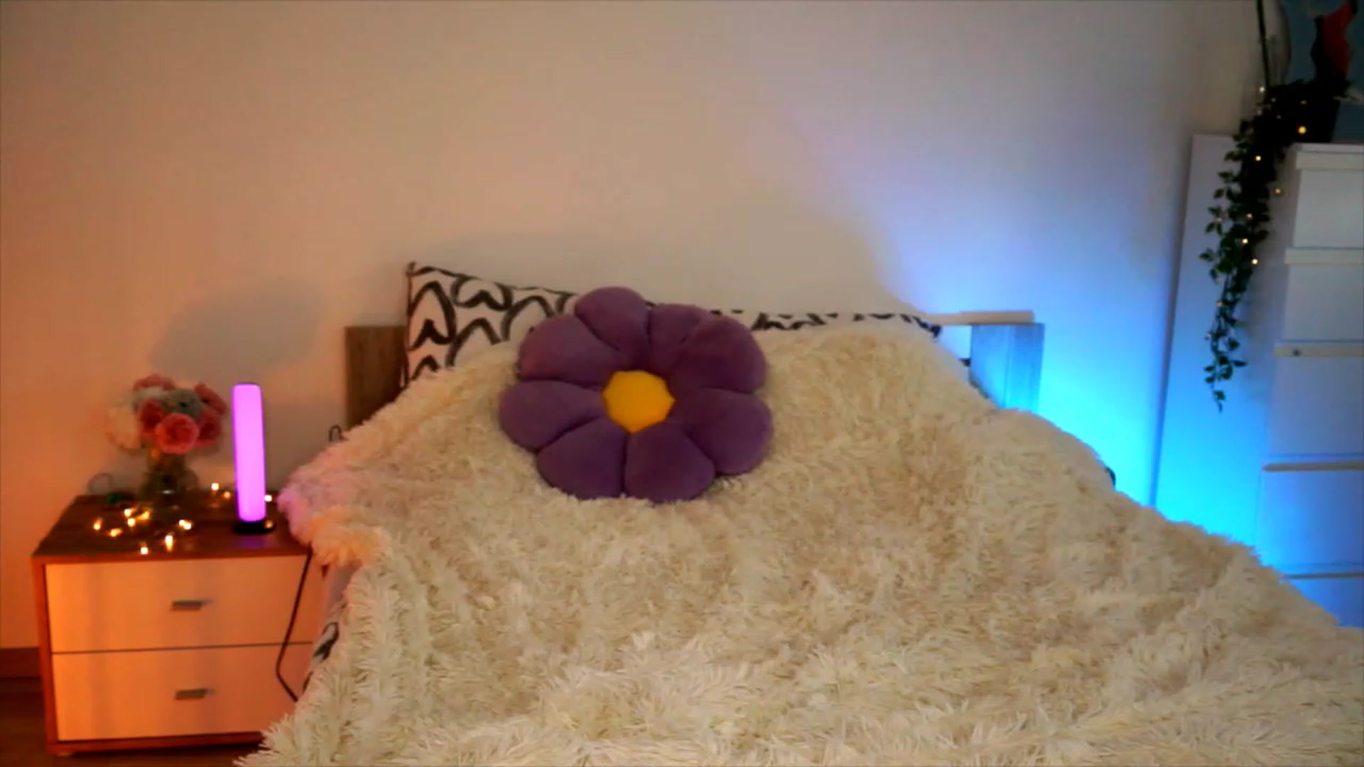 Gallery image thumbnail from lucynutty's myfreecams stream on, 08/27/2023, 11:50 image 15 of 20