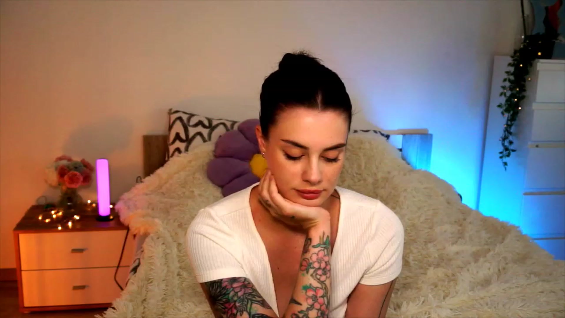Gallery image thumbnail from lucynutty's myfreecams stream on, 08/27/2023, 11:50 image 10 of 20