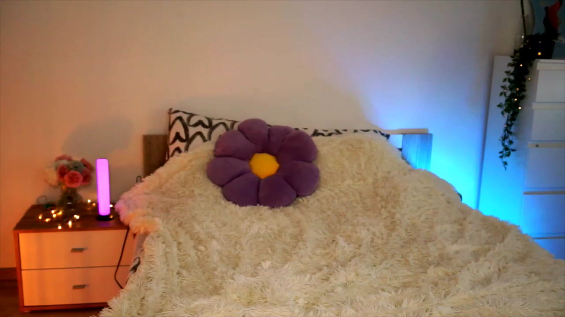 Gallery image thumbnail from lucynutty's myfreecams stream on, 08/27/2023, 11:50 image 11 of 20