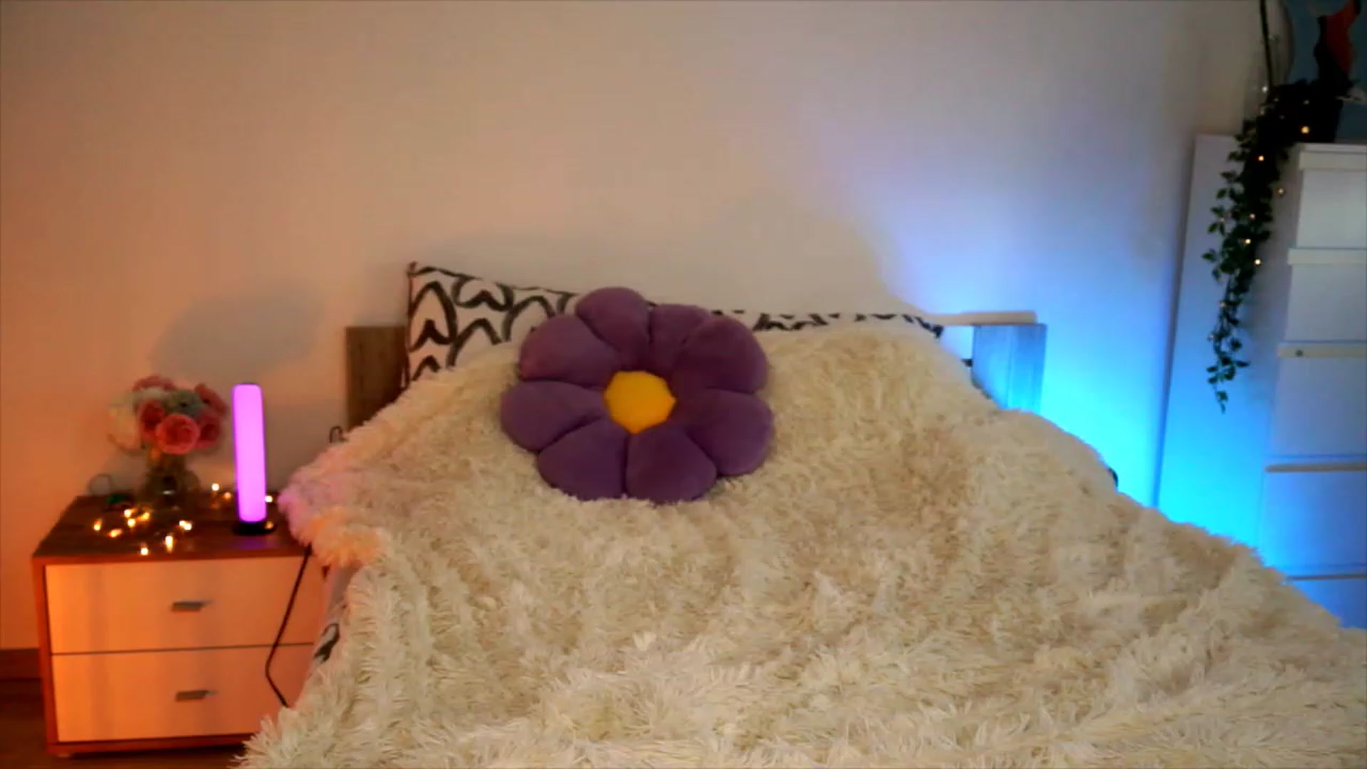 Gallery image thumbnail from lucynutty's myfreecams stream on, 08/27/2023, 12:49 image 7 of 20