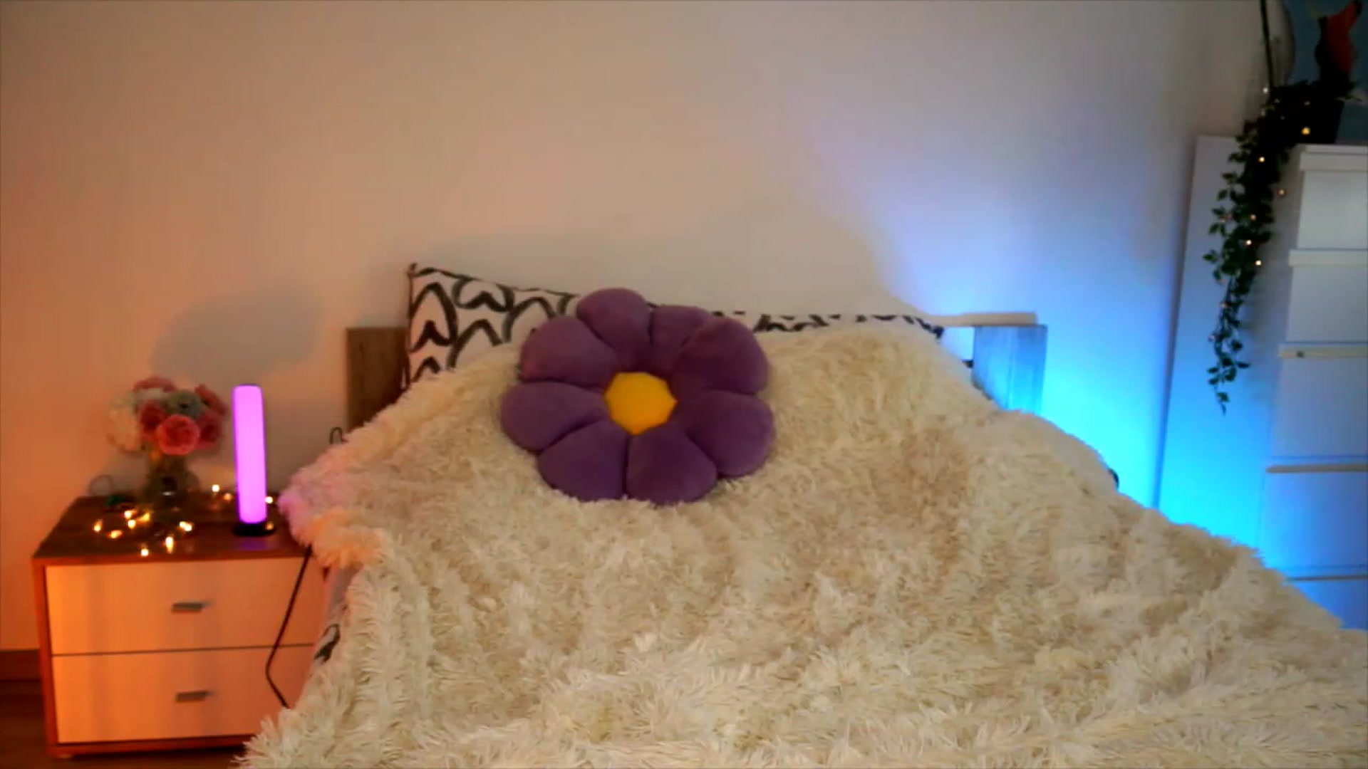 Gallery image thumbnail from lucynutty's myfreecams stream on, 08/27/2023, 12:49 image 18 of 20