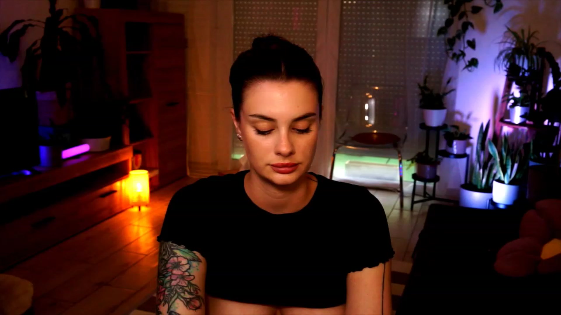 Gallery image thumbnail from lucynutty's myfreecams stream on, 08/27/2023, 17:03 image 14 of 20