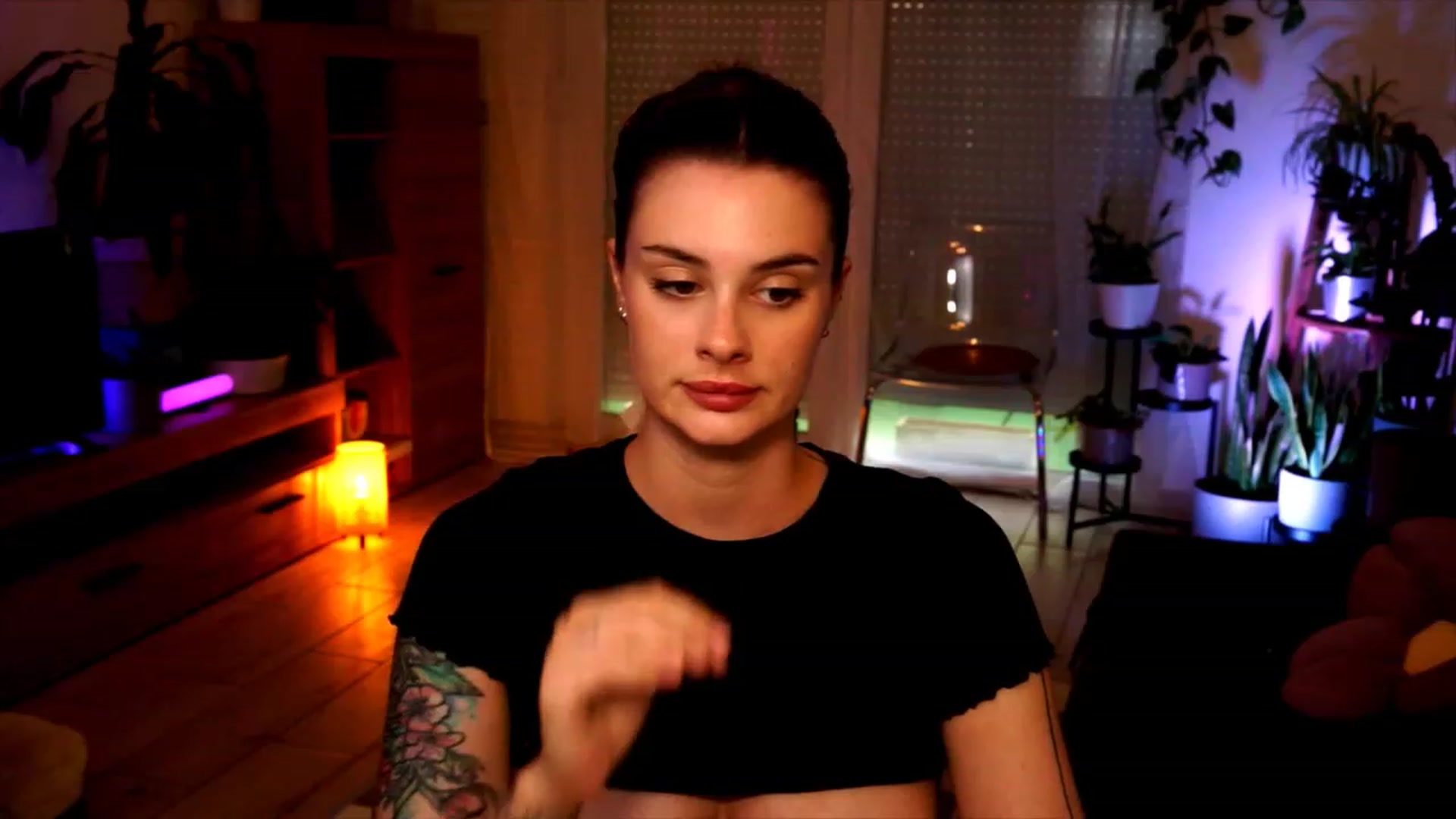 Gallery image thumbnail from lucynutty's myfreecams stream on, 08/27/2023, 17:03 image 19 of 20