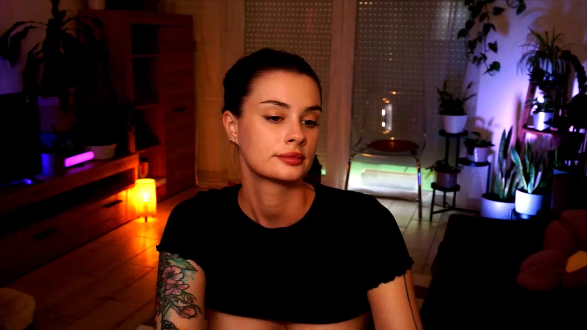 Gallery image thumbnail from lucynutty's myfreecams stream on, 08/27/2023, 17:03 image 12 of 20