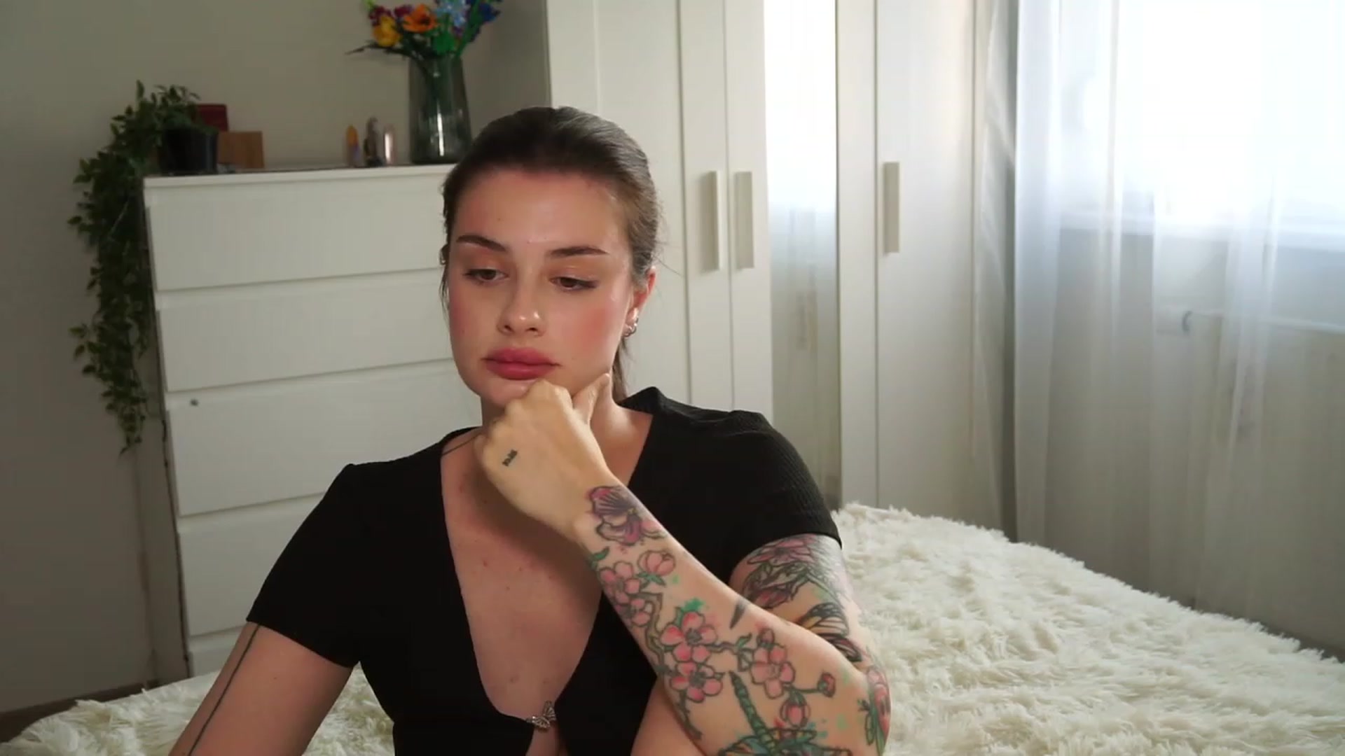 Gallery image thumbnail from lucynutty's myfreecams stream on, 09/10/2023, 16:33 image 10 of 20