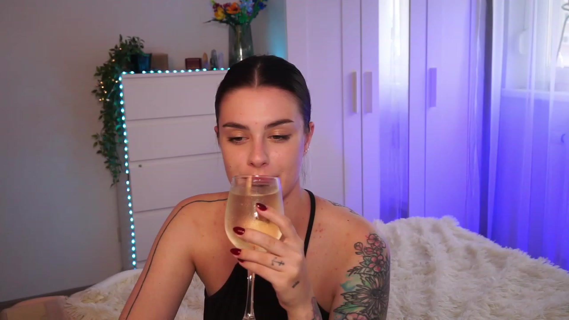 Gallery image thumbnail from lucynutty's myfreecams stream on, 09/13/2023, 16:28 image 12 of 20