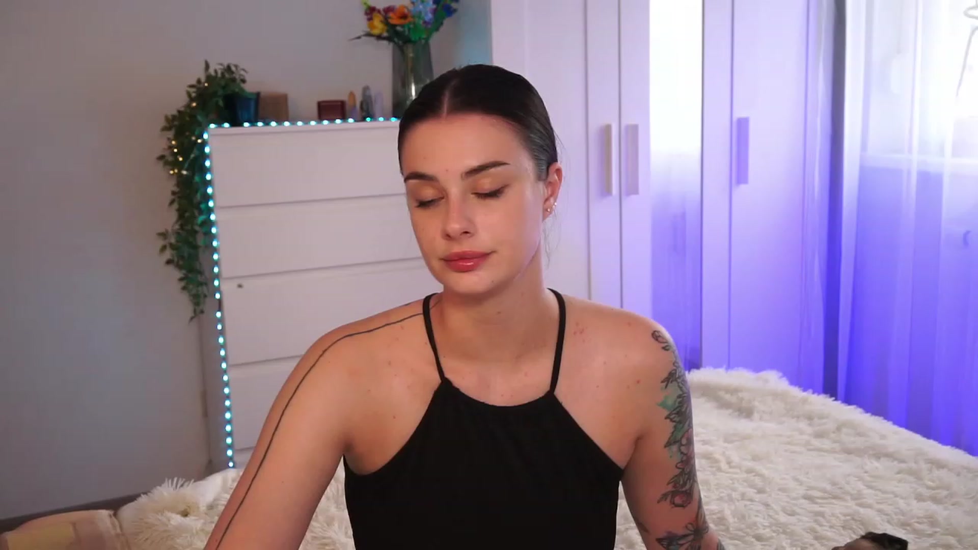 Gallery image thumbnail from lucynutty's myfreecams stream on, 09/13/2023, 16:28 image 3 of 20
