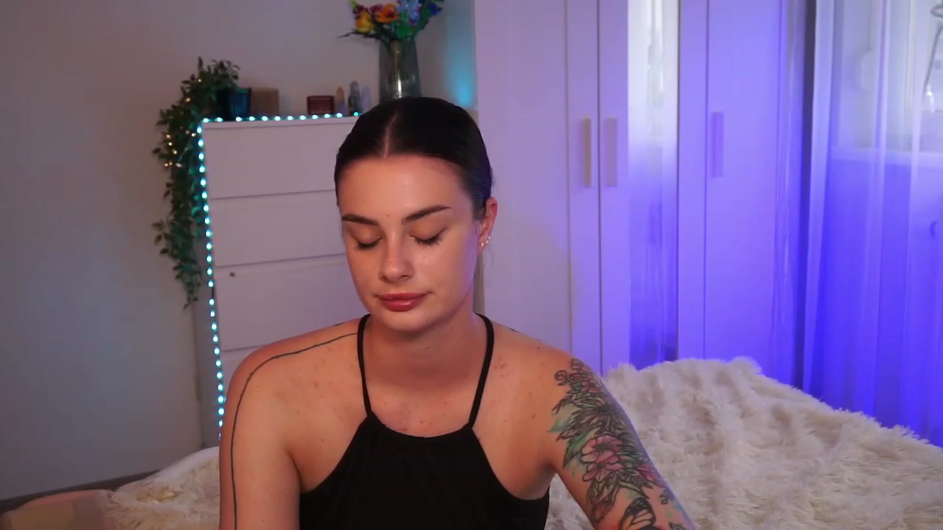 Gallery image thumbnail from lucynutty's myfreecams stream on, 09/13/2023, 16:28 image 20 of 20