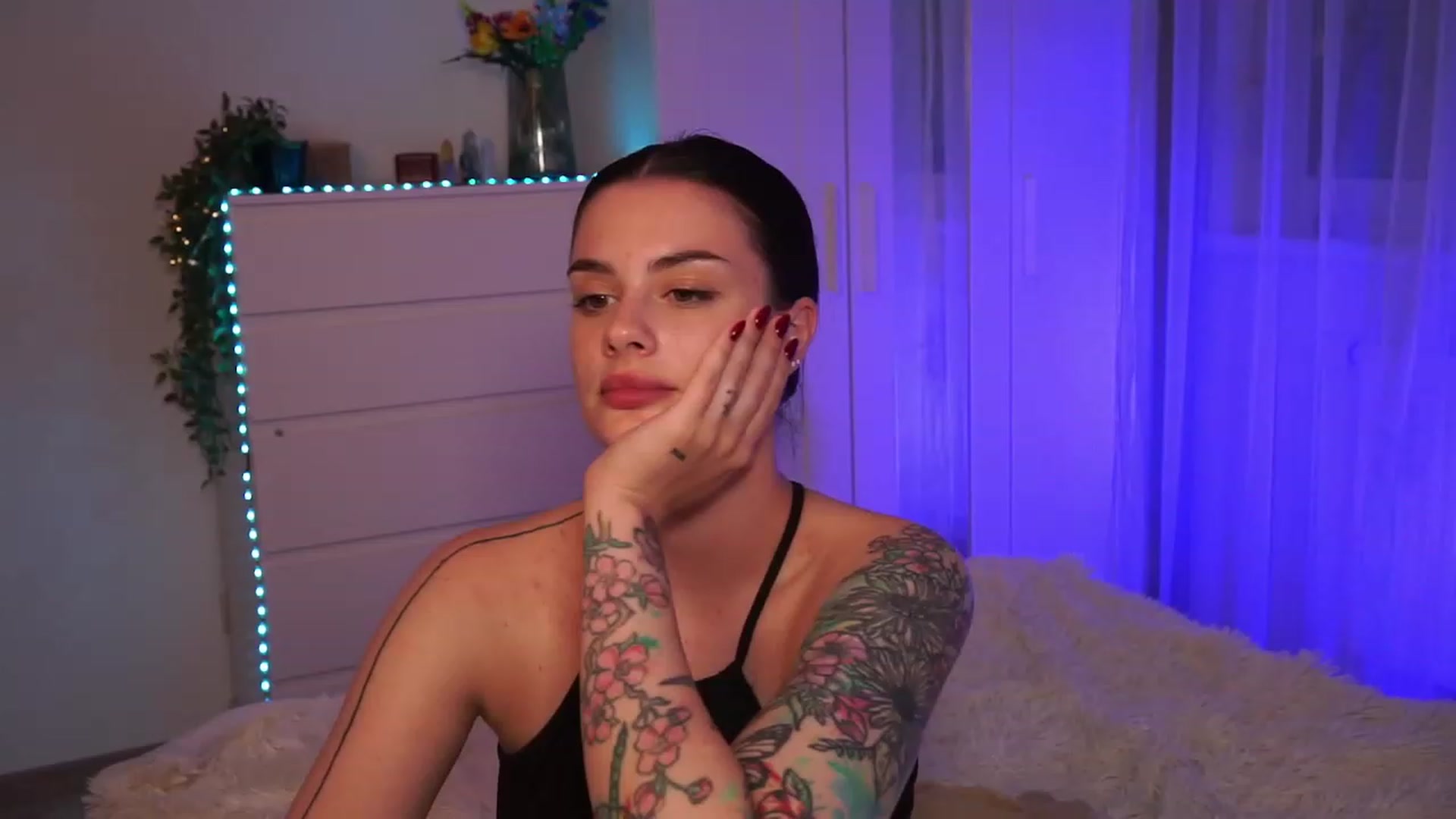 Gallery image thumbnail from lucynutty's myfreecams stream on, 09/13/2023, 17:20 image 15 of 20