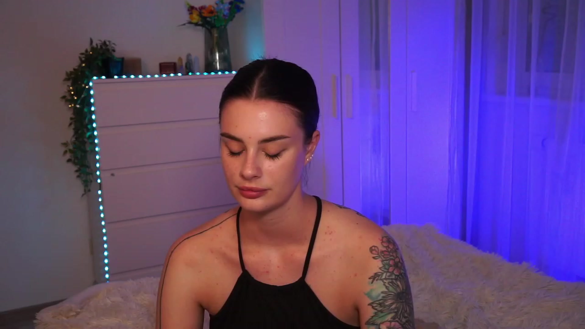 Gallery image thumbnail from lucynutty's myfreecams stream on, 09/13/2023, 17:20 image 12 of 20