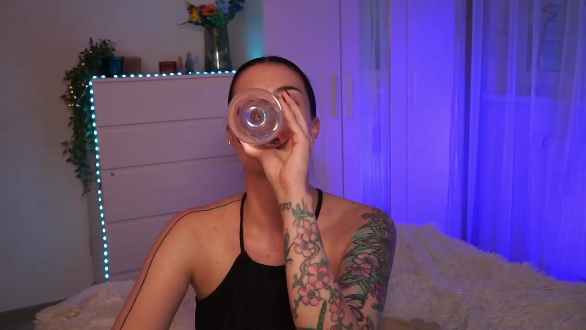 Gallery image thumbnail from lucynutty's myfreecams stream on, 09/13/2023, 17:20 image 2 of 20