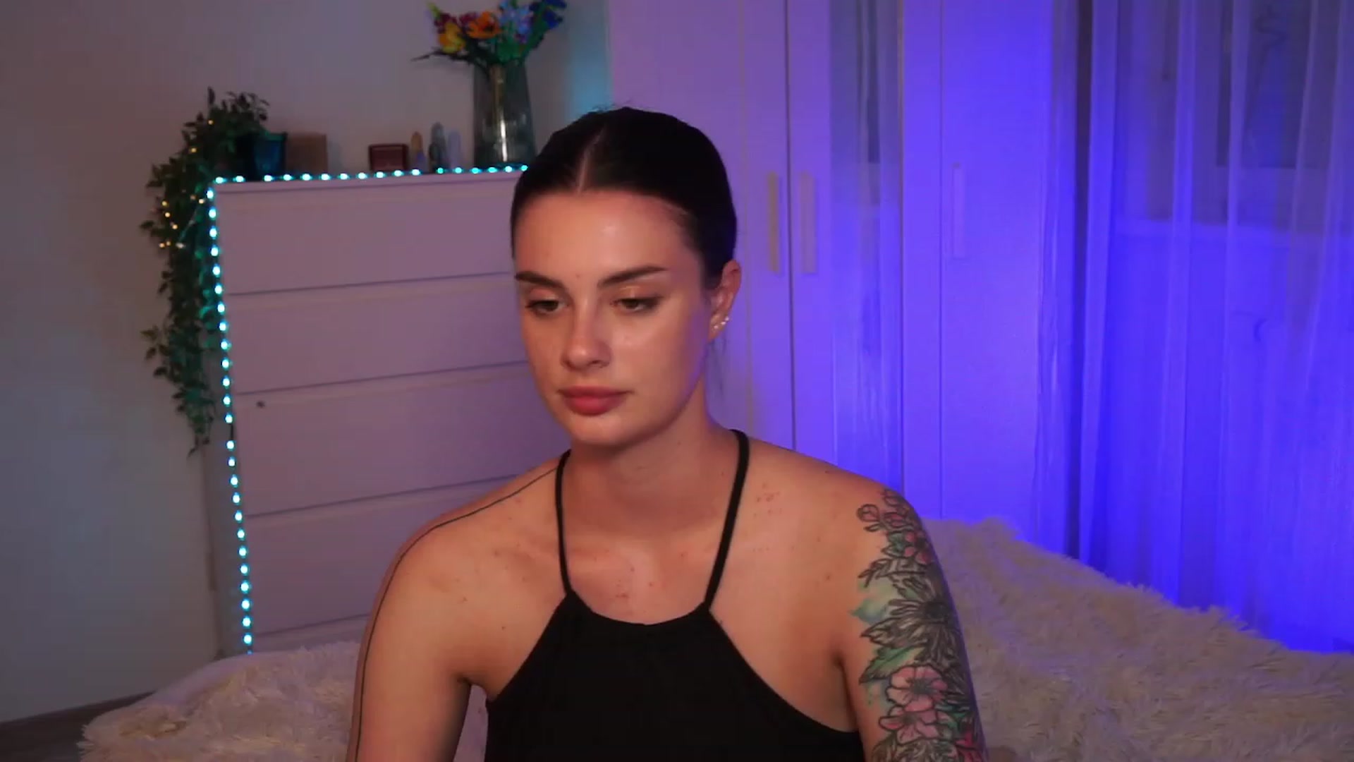 Gallery image thumbnail from lucynutty's myfreecams stream on, 09/13/2023, 17:20 image 10 of 20