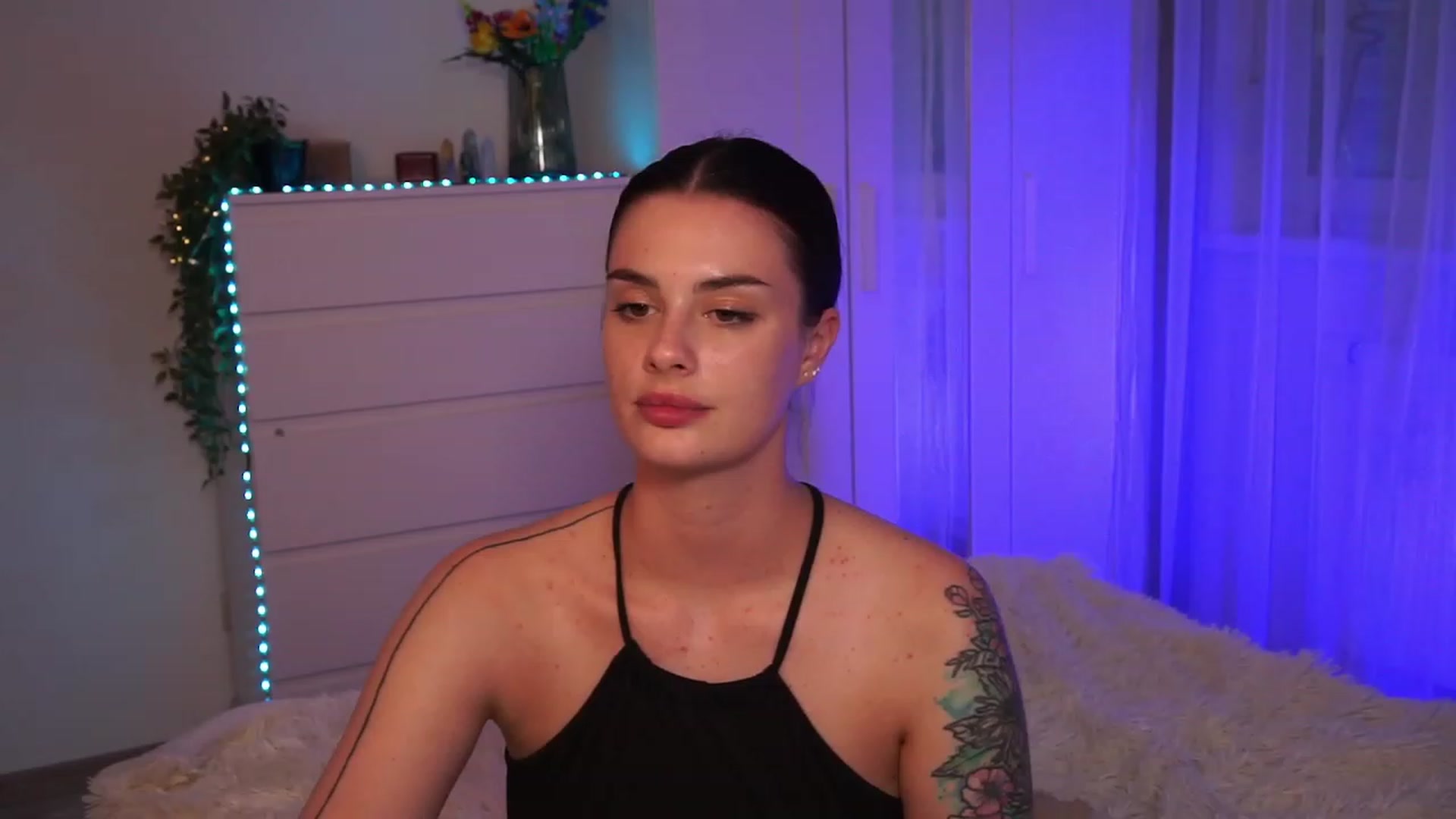 Gallery image thumbnail from lucynutty's myfreecams stream on, 09/13/2023, 17:20 image 6 of 20