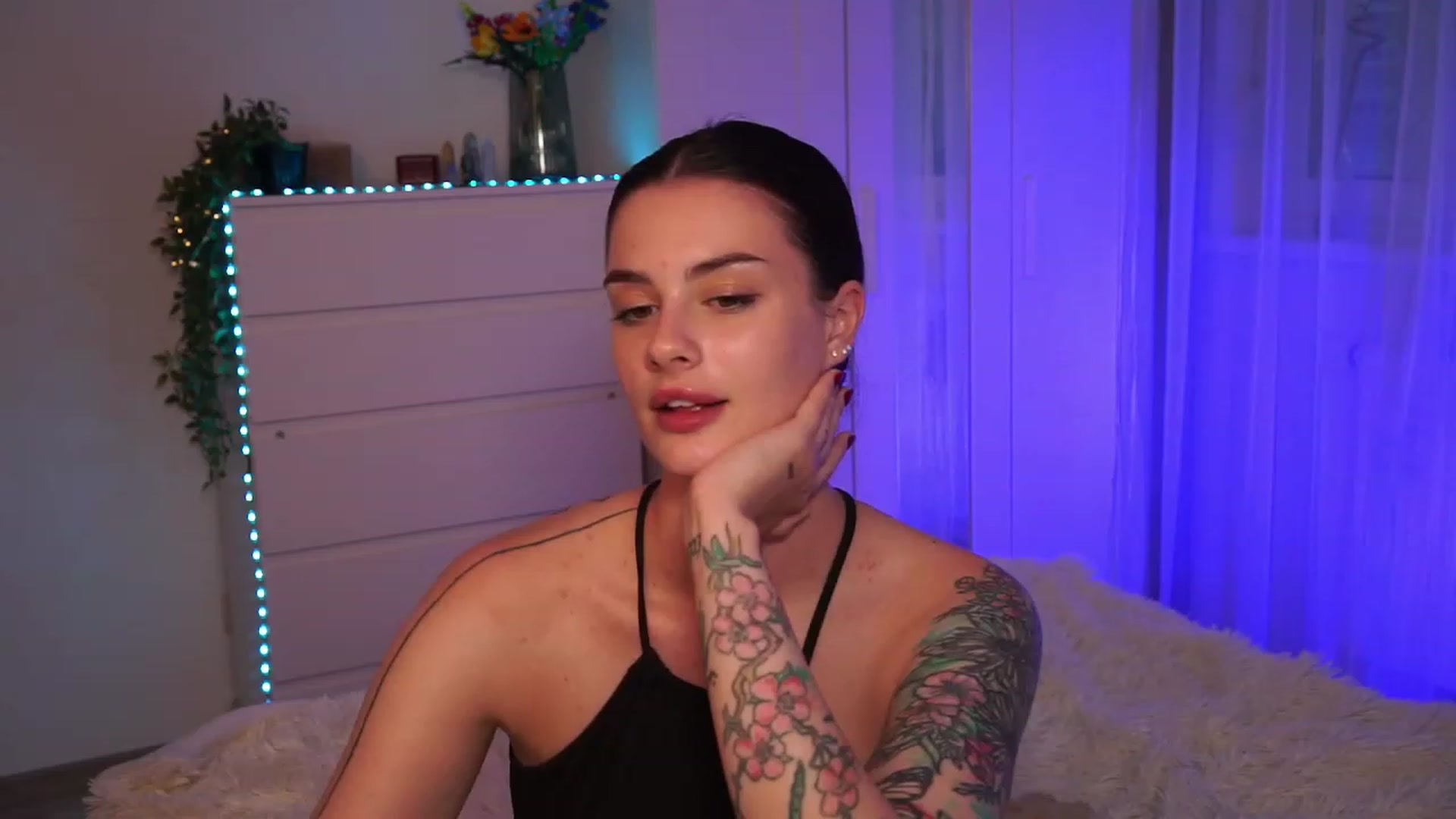 Gallery image thumbnail from lucynutty's myfreecams stream on, 09/13/2023, 17:20 image 3 of 20