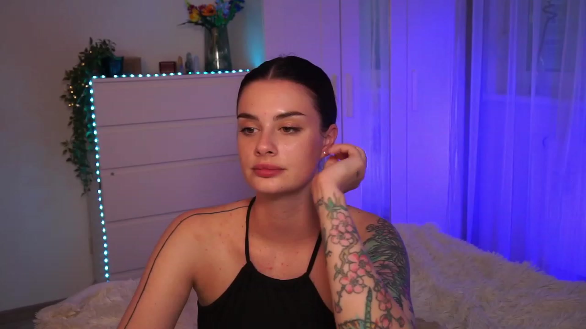 Gallery image thumbnail from lucynutty's myfreecams stream on, 09/13/2023, 17:20 image 1 of 20