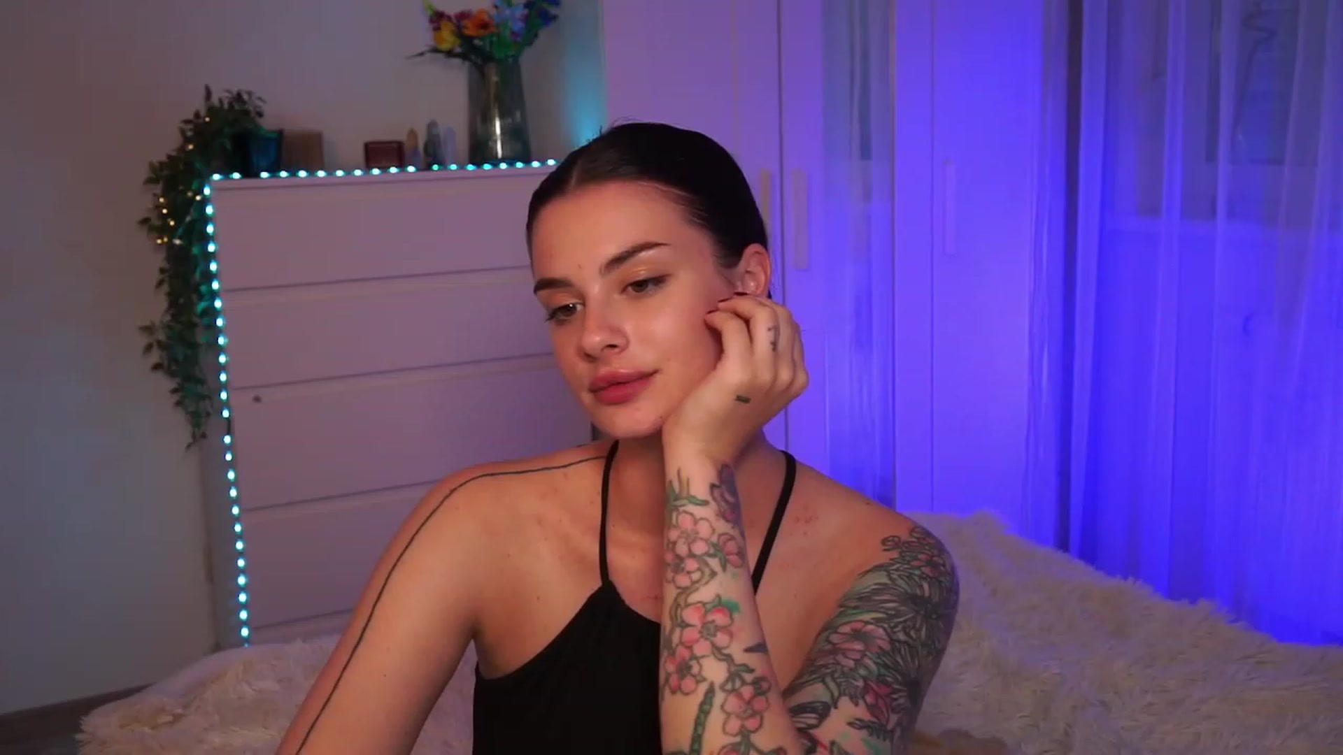 Gallery image thumbnail from lucynutty's myfreecams stream on, 09/13/2023, 17:20 image 4 of 20