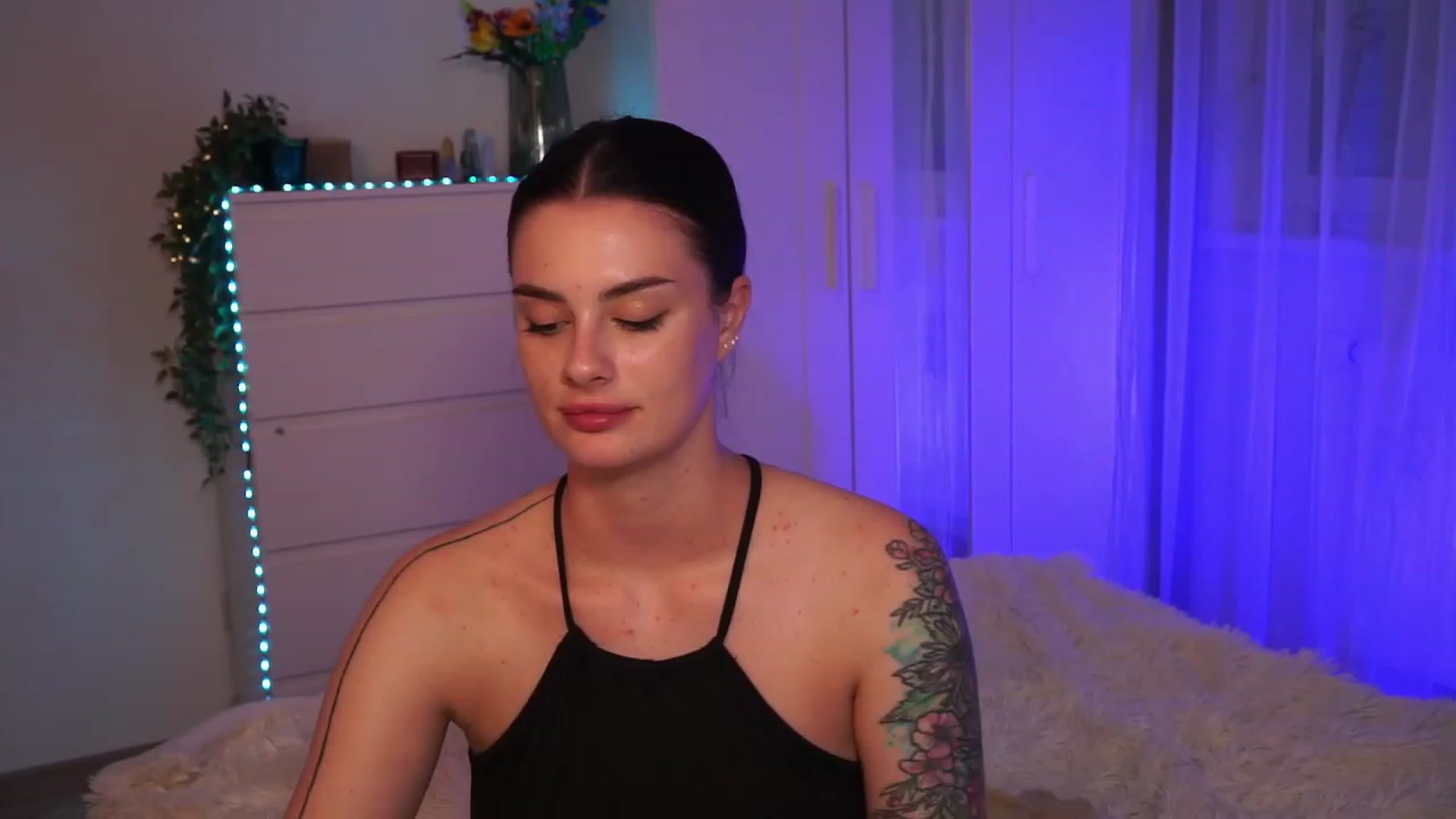 Gallery image thumbnail from lucynutty's myfreecams stream on, 09/13/2023, 17:20 image 9 of 20