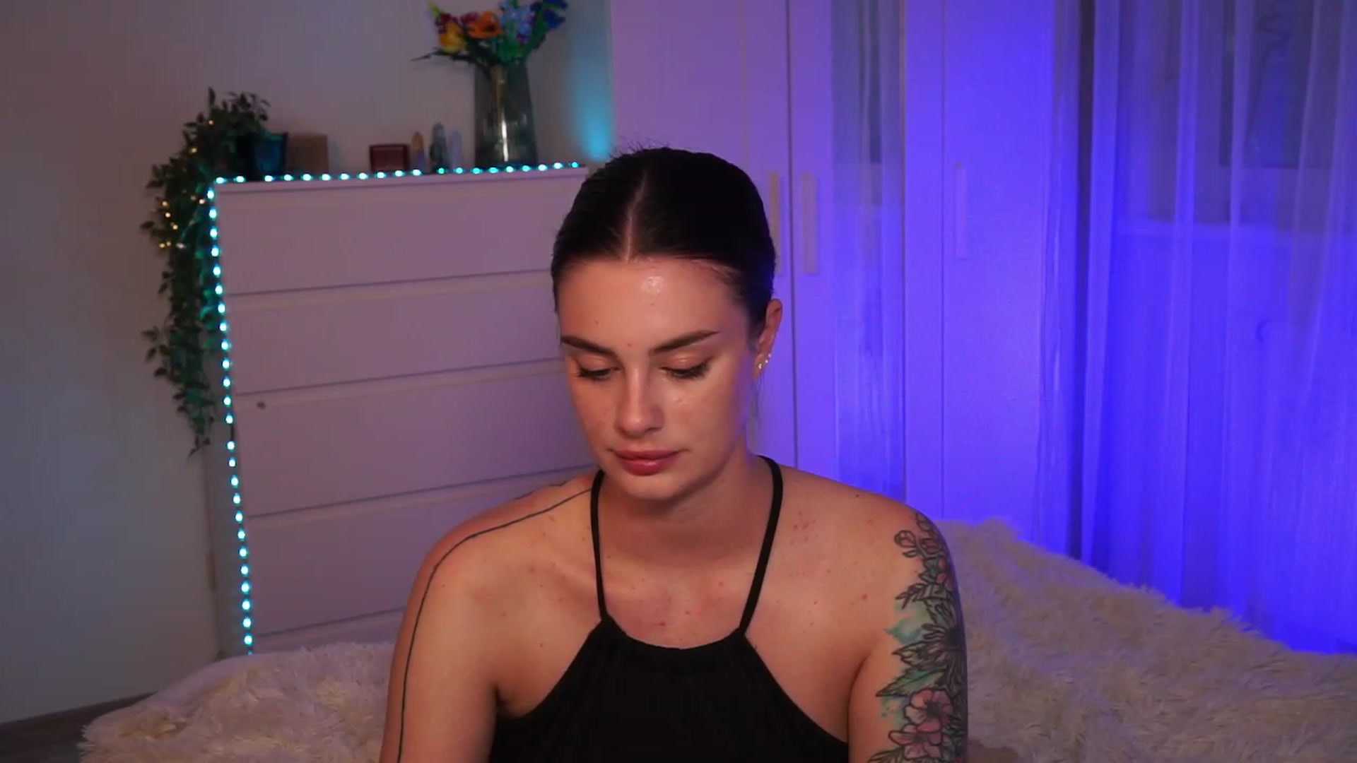 Gallery image thumbnail from lucynutty's myfreecams stream on, 09/13/2023, 17:20 image 8 of 20