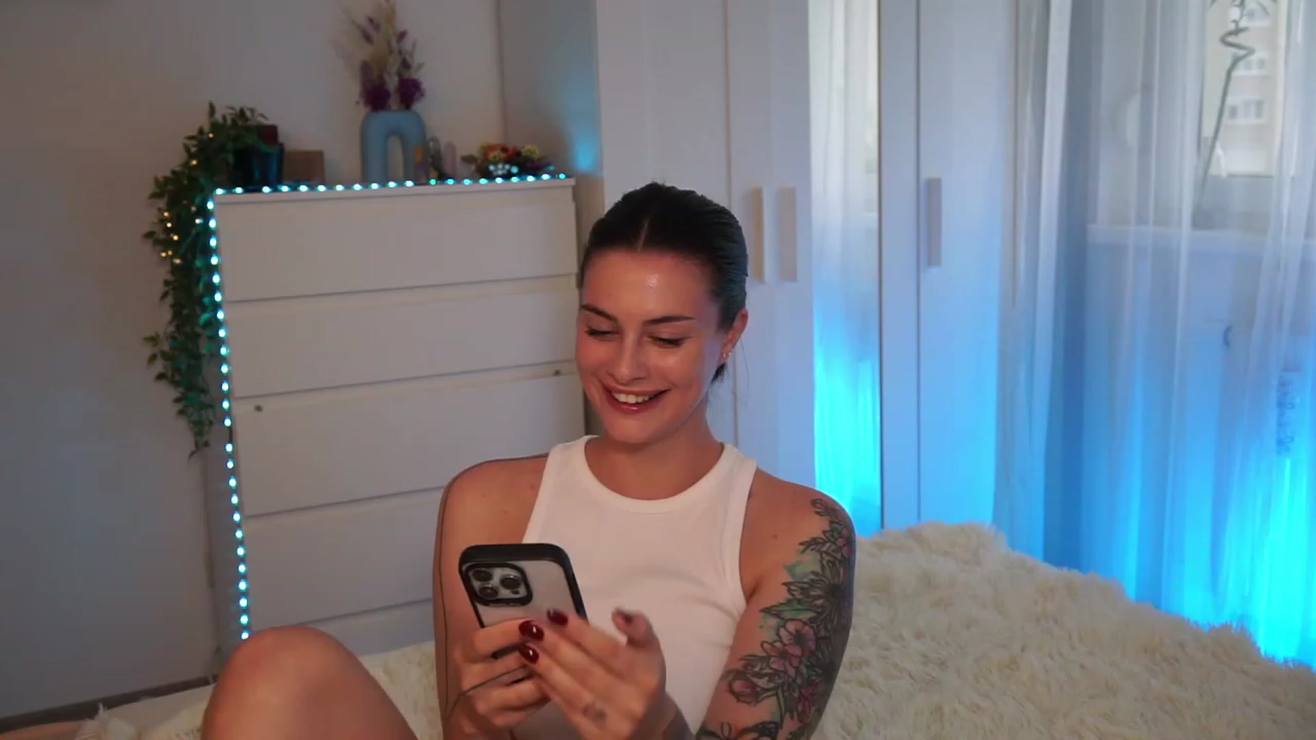 Gallery image thumbnail from lucynutty's myfreecams stream on, 09/14/2023, 15:13 image 13 of 20