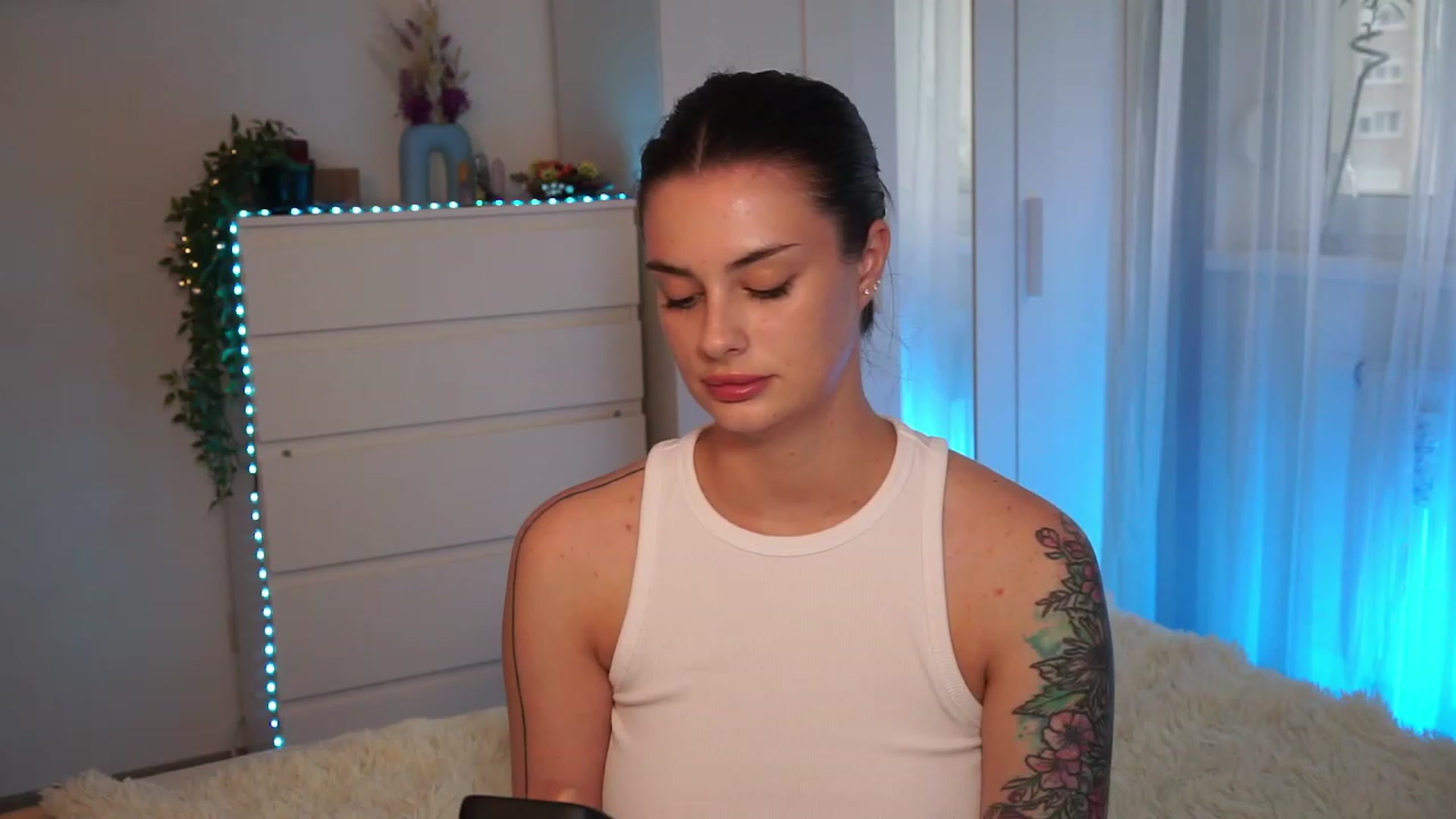 Gallery image thumbnail from lucynutty's myfreecams stream on, 09/14/2023, 15:13 image 10 of 20