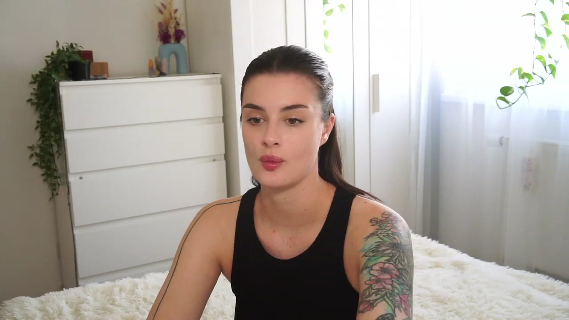 Gallery image thumbnail from lucynutty's myfreecams stream on, 09/17/2023, 09:52 image 10 of 20