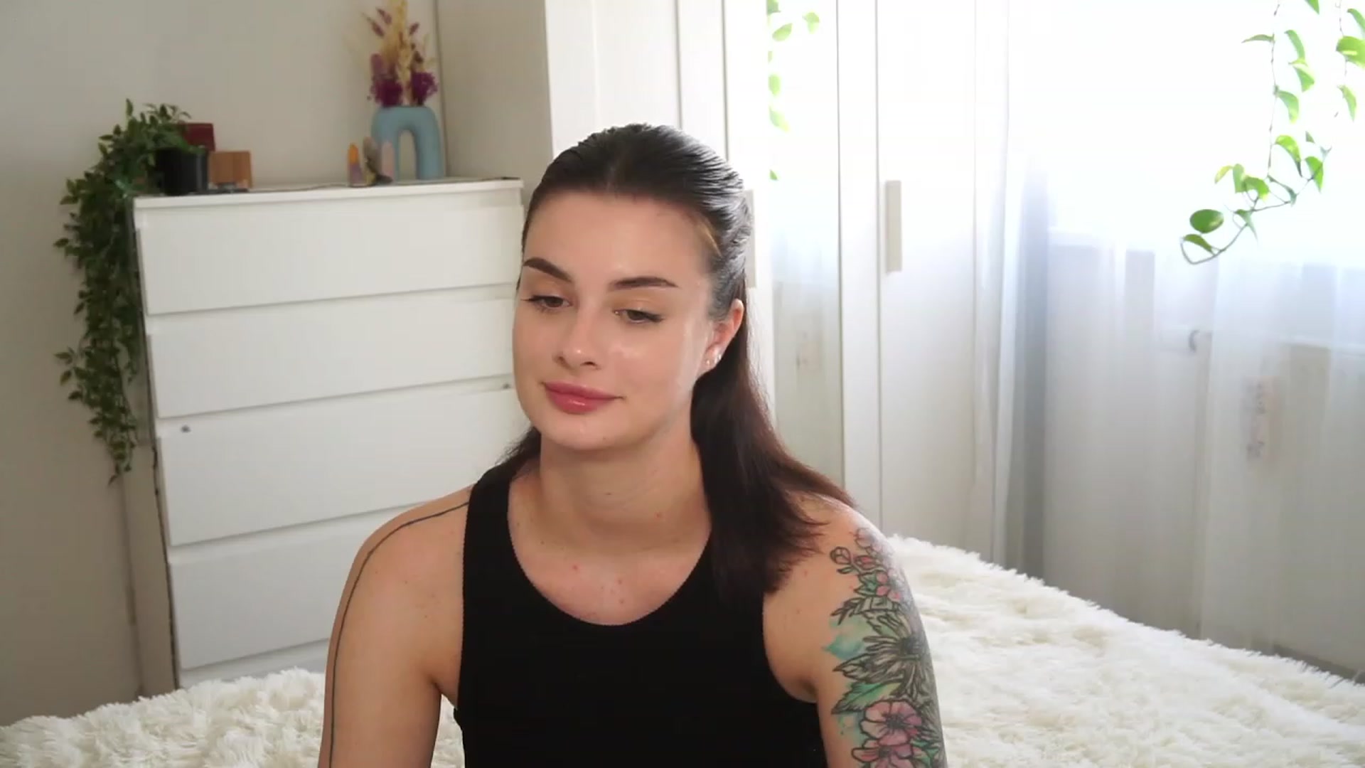Gallery image thumbnail from lucynutty's myfreecams stream on, 09/17/2023, 10:54 image 2 of 20
