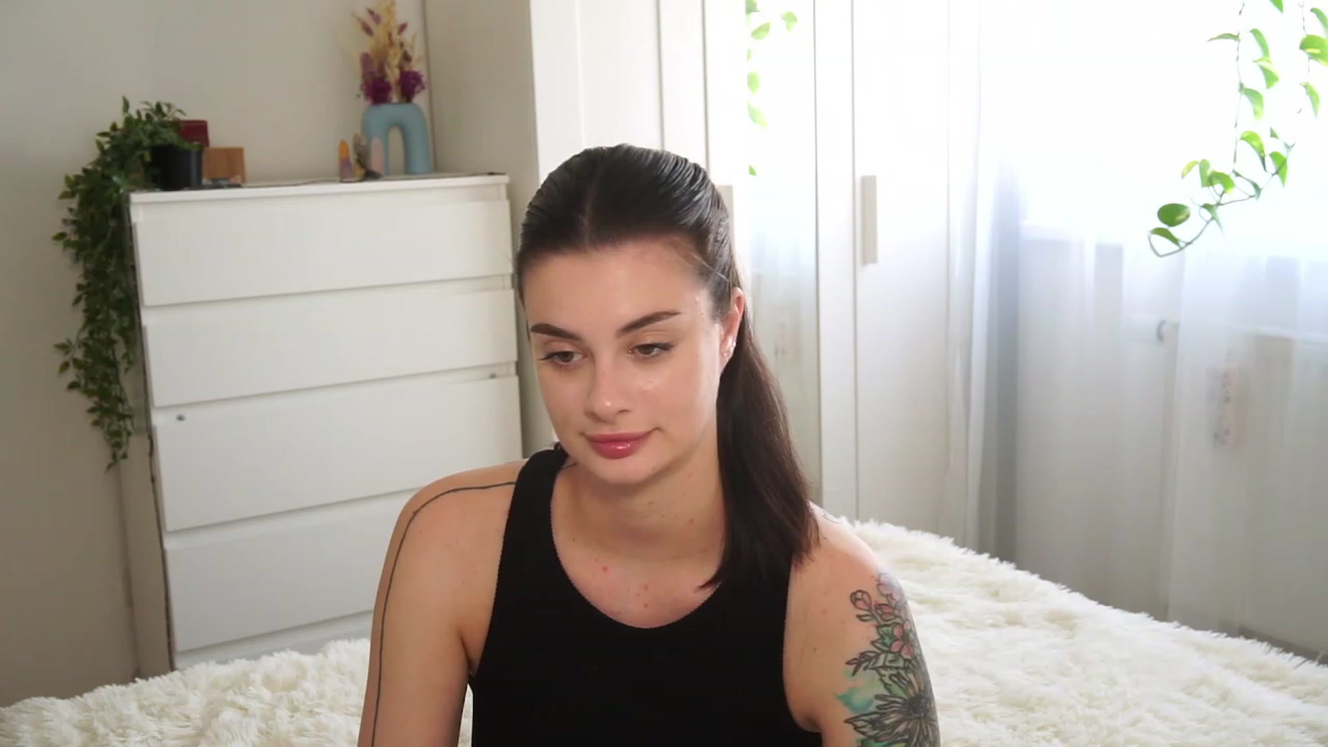 Gallery image thumbnail from lucynutty's myfreecams stream on, 09/17/2023, 10:54 image 3 of 20