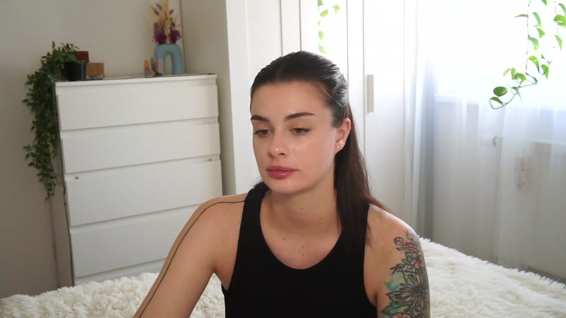 Gallery image thumbnail from lucynutty's myfreecams stream on, 09/17/2023, 10:54 image 6 of 20