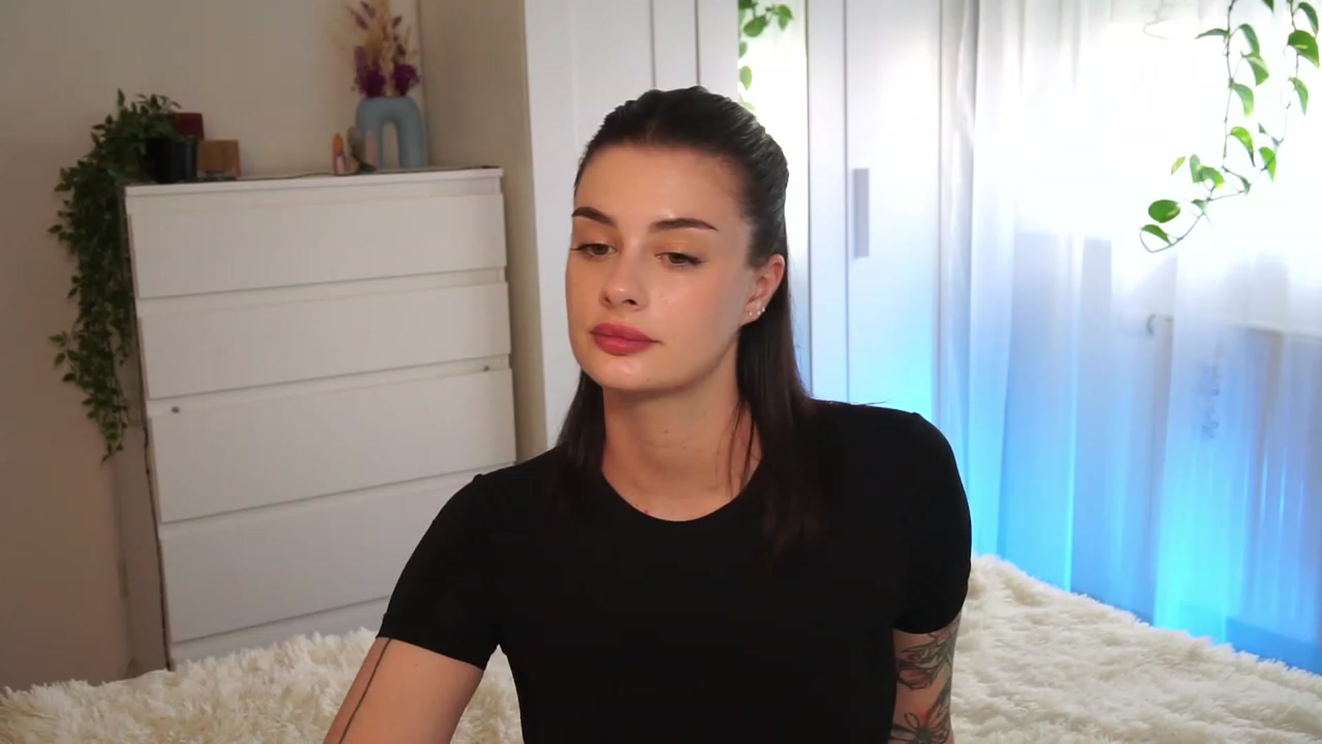 Gallery image thumbnail from lucynutty's myfreecams stream on, 09/17/2023, 13:03 image 12 of 20