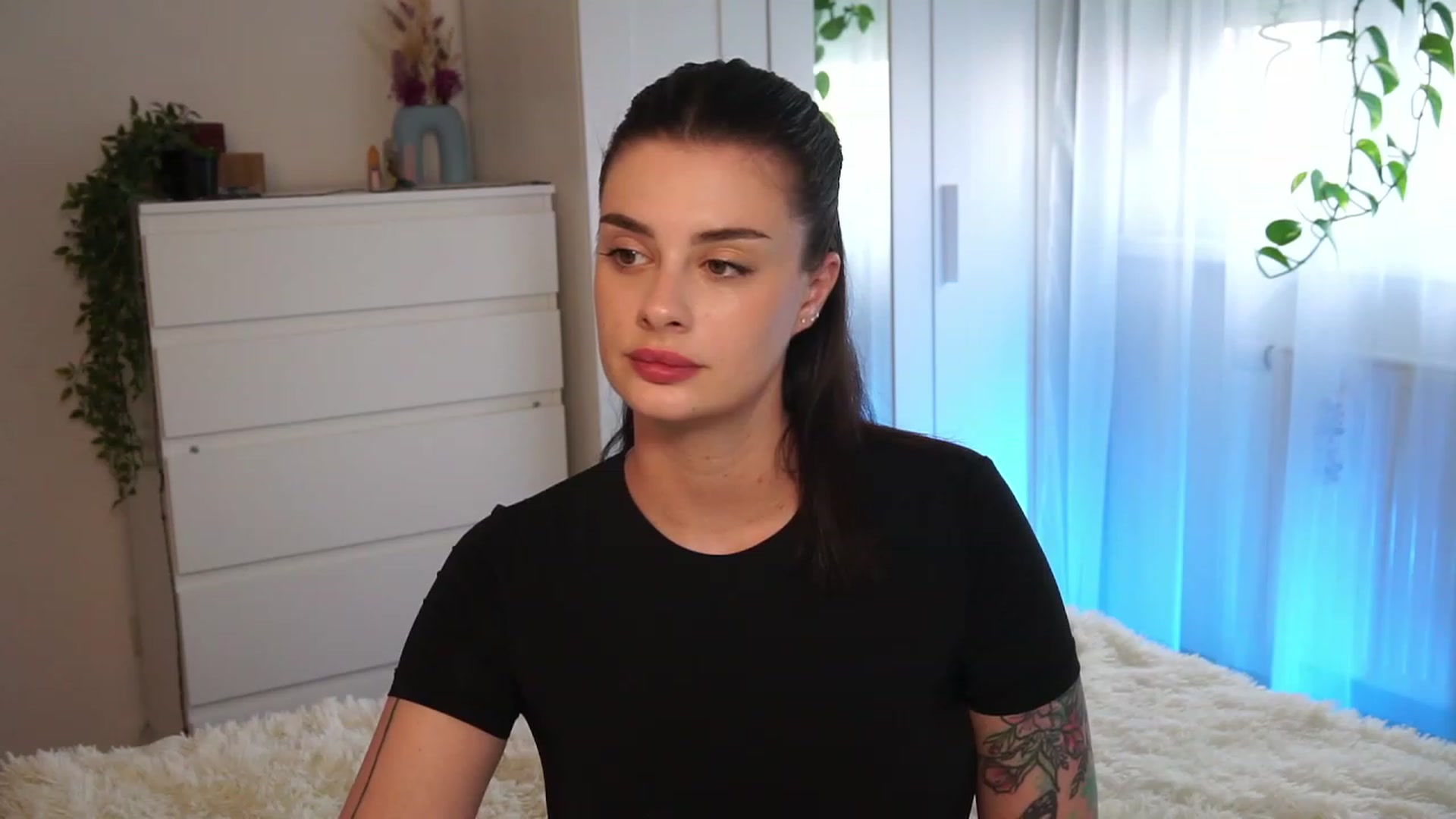 Gallery image thumbnail from lucynutty's myfreecams stream on, 09/17/2023, 13:03 image 4 of 20