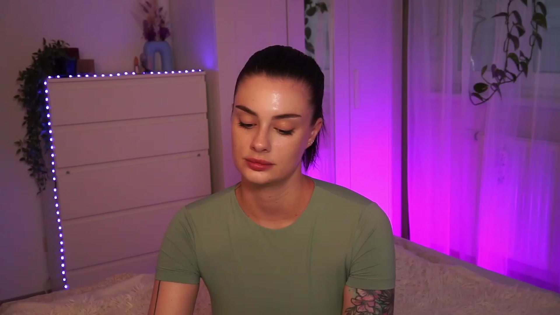 Gallery image thumbnail from lucynutty's myfreecams stream on, 09/17/2023, 17:10 image 10 of 20