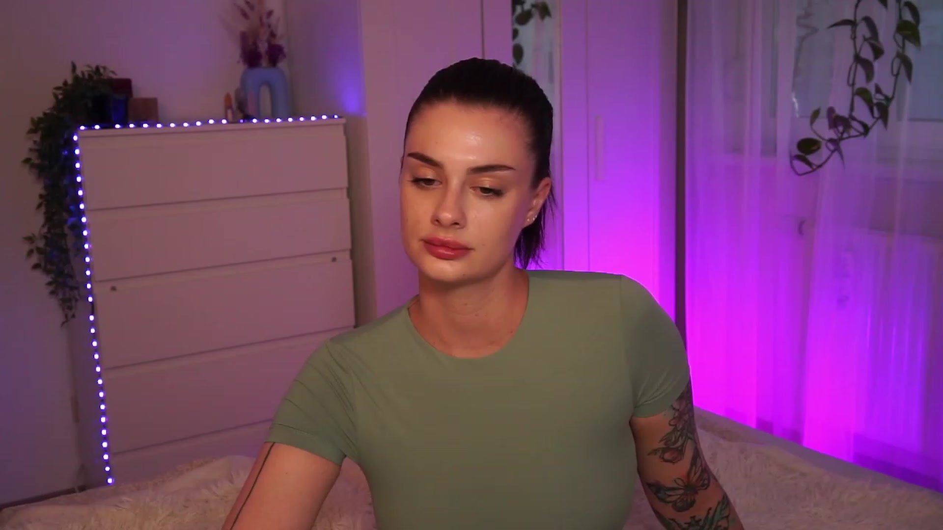 Gallery image thumbnail from lucynutty's myfreecams stream on, 09/17/2023, 17:10 image 7 of 20