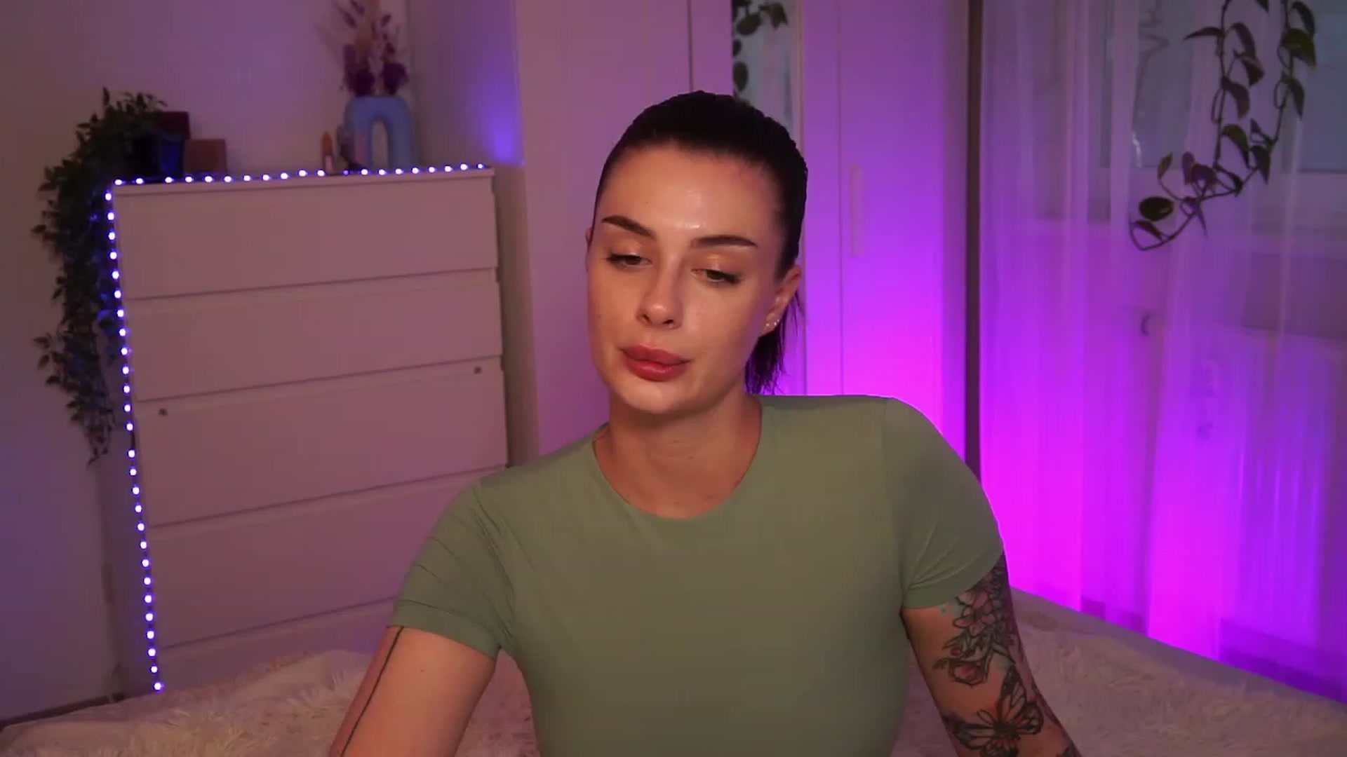 Gallery image thumbnail from lucynutty's myfreecams stream on, 09/17/2023, 17:10 image 9 of 20