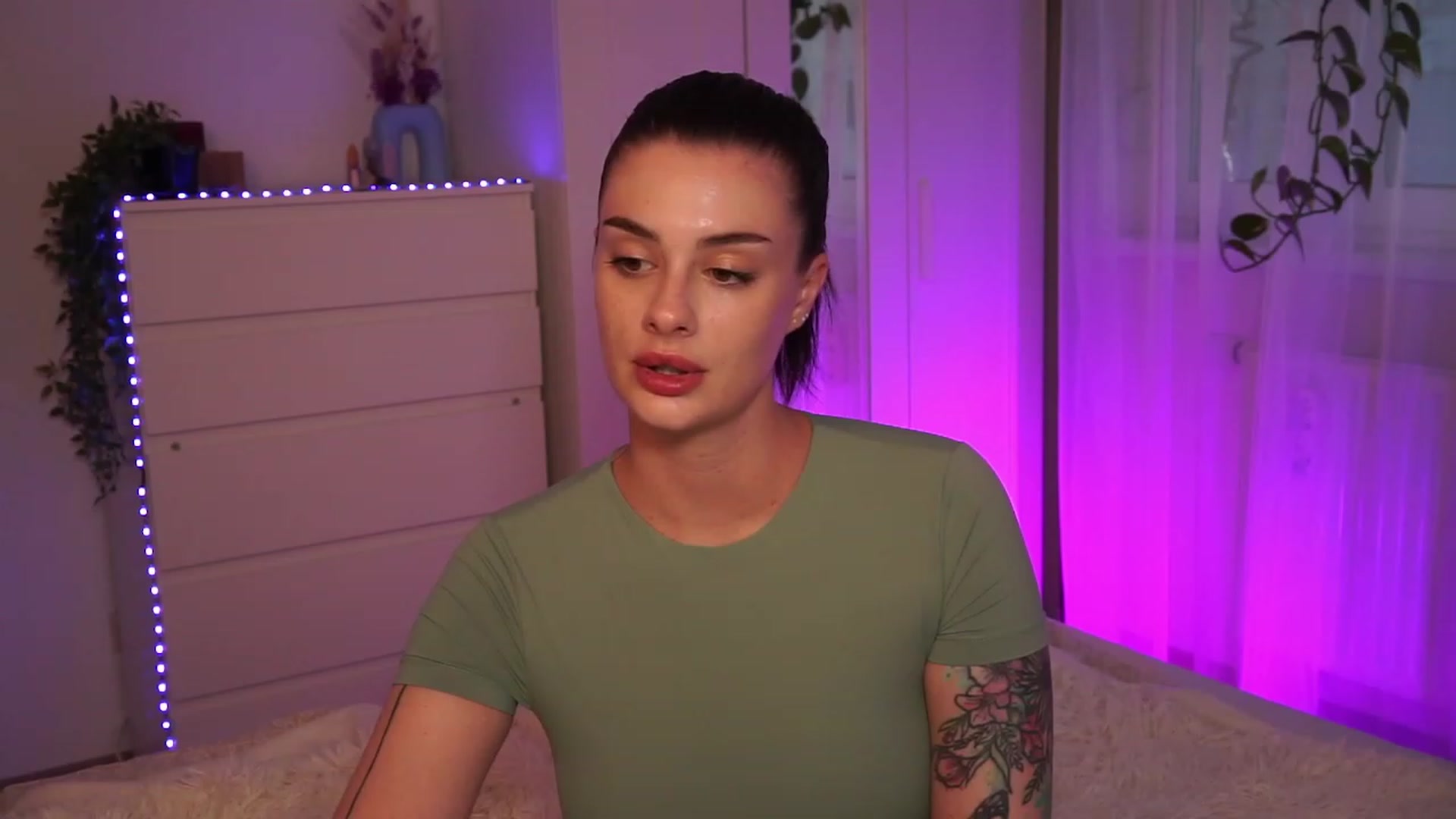 Gallery image thumbnail from lucynutty's myfreecams stream on, 09/17/2023, 17:10 image 6 of 20