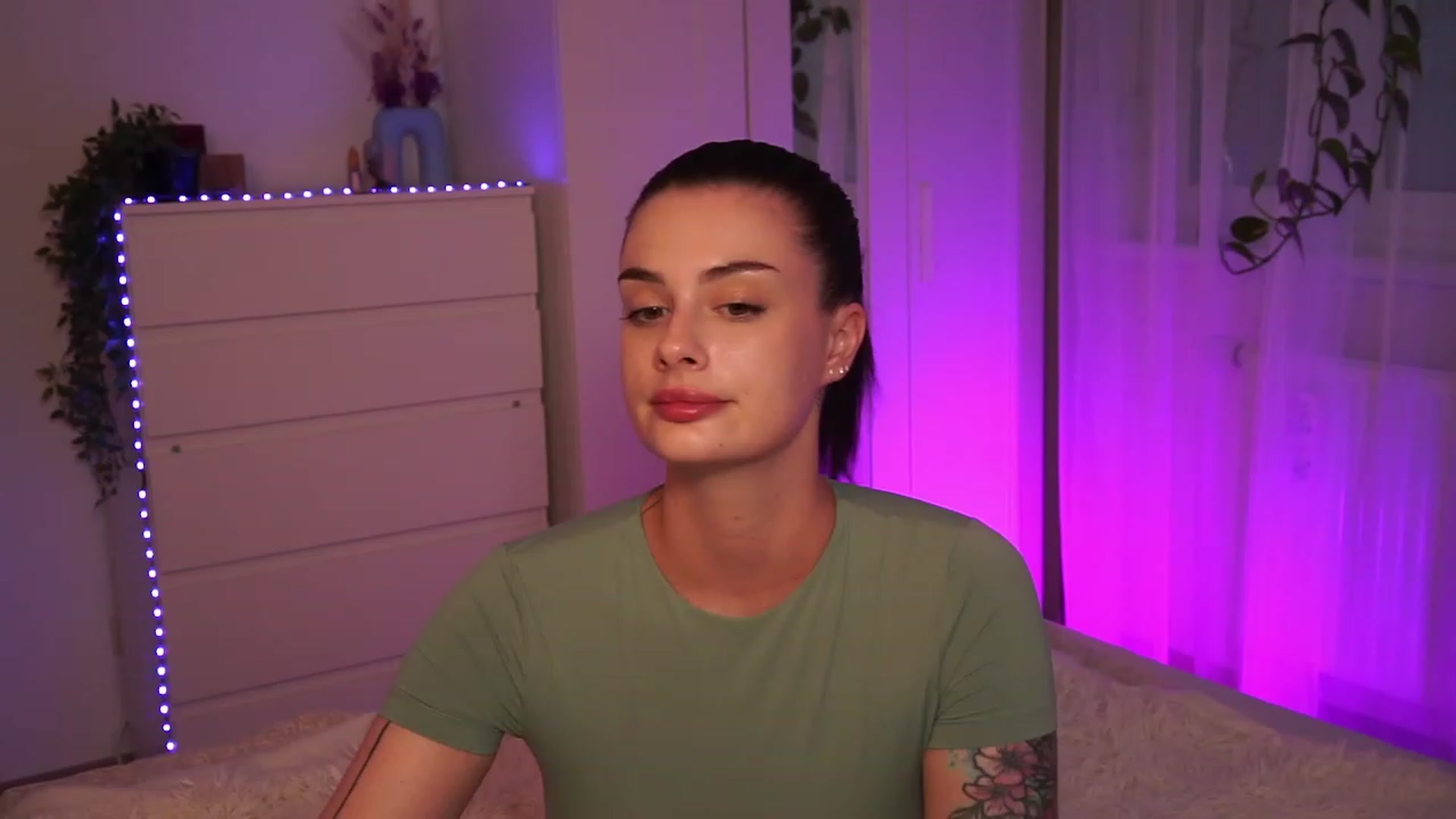 Gallery image thumbnail from lucynutty's myfreecams stream on, 09/17/2023, 17:10 image 17 of 20
