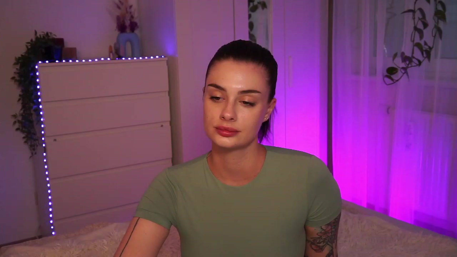 Gallery image thumbnail from lucynutty's myfreecams stream on, 09/17/2023, 17:10 image 12 of 20