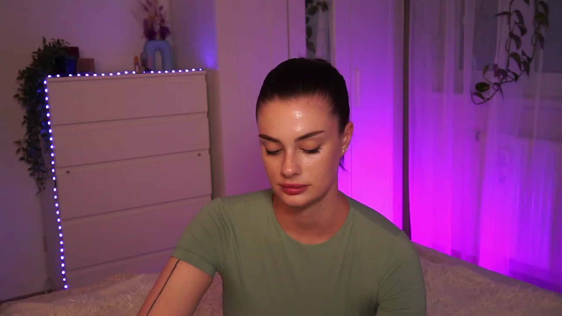 Gallery image thumbnail from lucynutty's myfreecams stream on, 09/17/2023, 17:10 image 20 of 20
