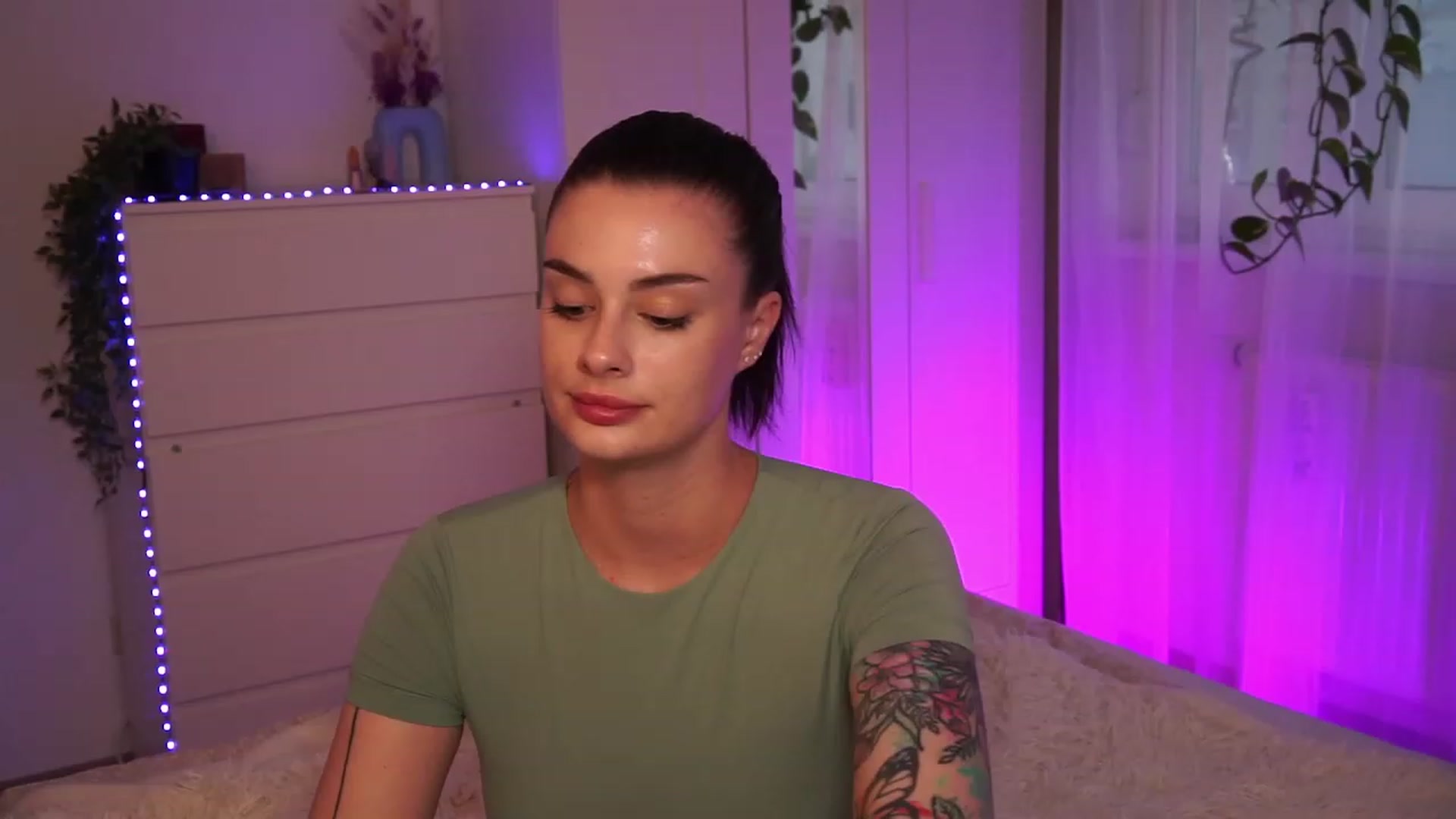 Gallery image thumbnail from lucynutty's myfreecams stream on, 09/17/2023, 17:10 image 1 of 20